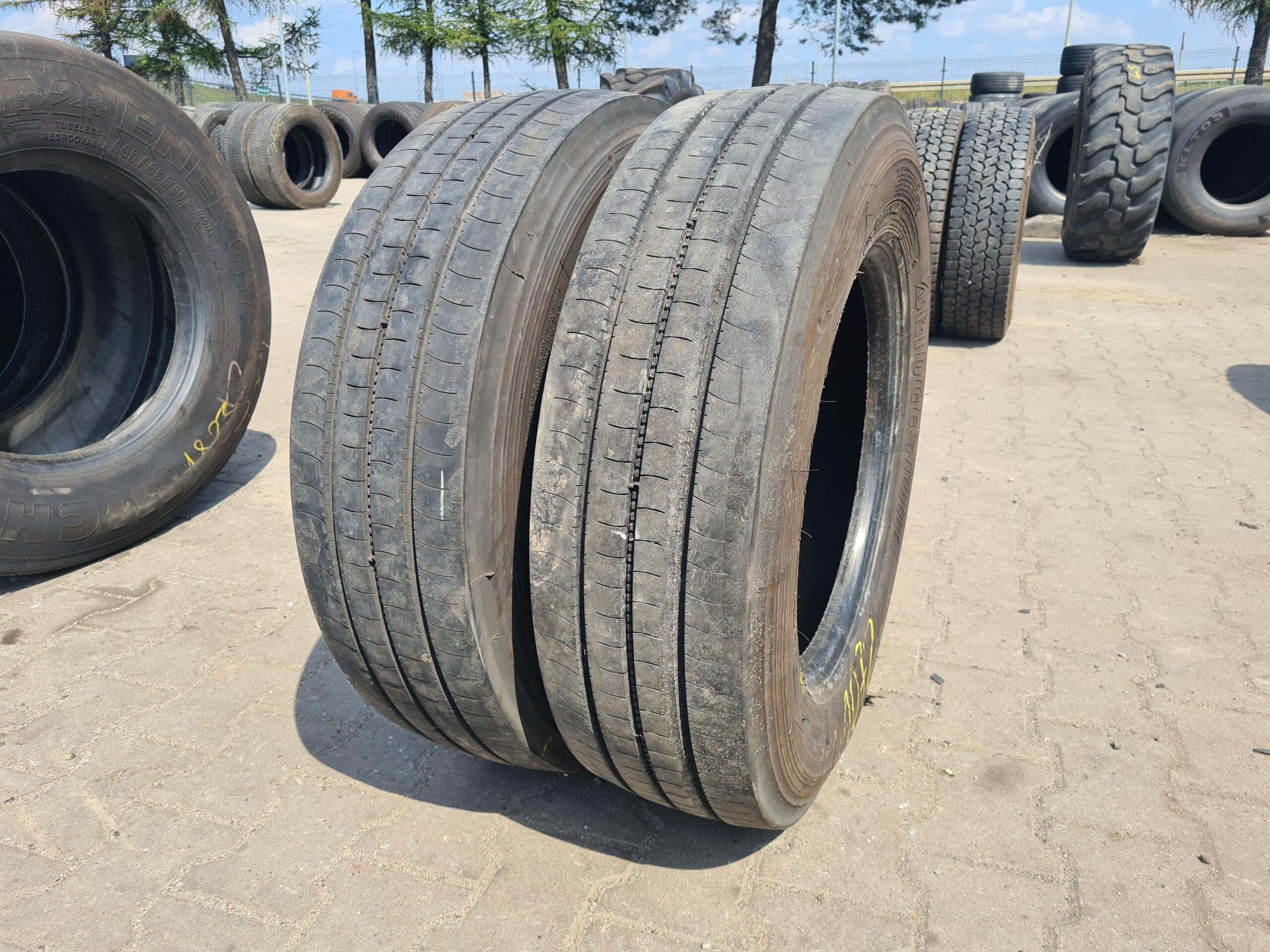 Opony ciężarowe 315/70R22.5 AEOLUS ADR69 / Pogłębiany bieżnik Opony ciężarowe 215/75R17.5 BRIDGESTONE R-STEER 002 / 7-8mm
