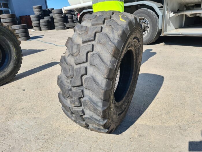 Opona do maszyn budowlanych 405/70R18 , 16/70R18 GALAXY MULTI TOUGH