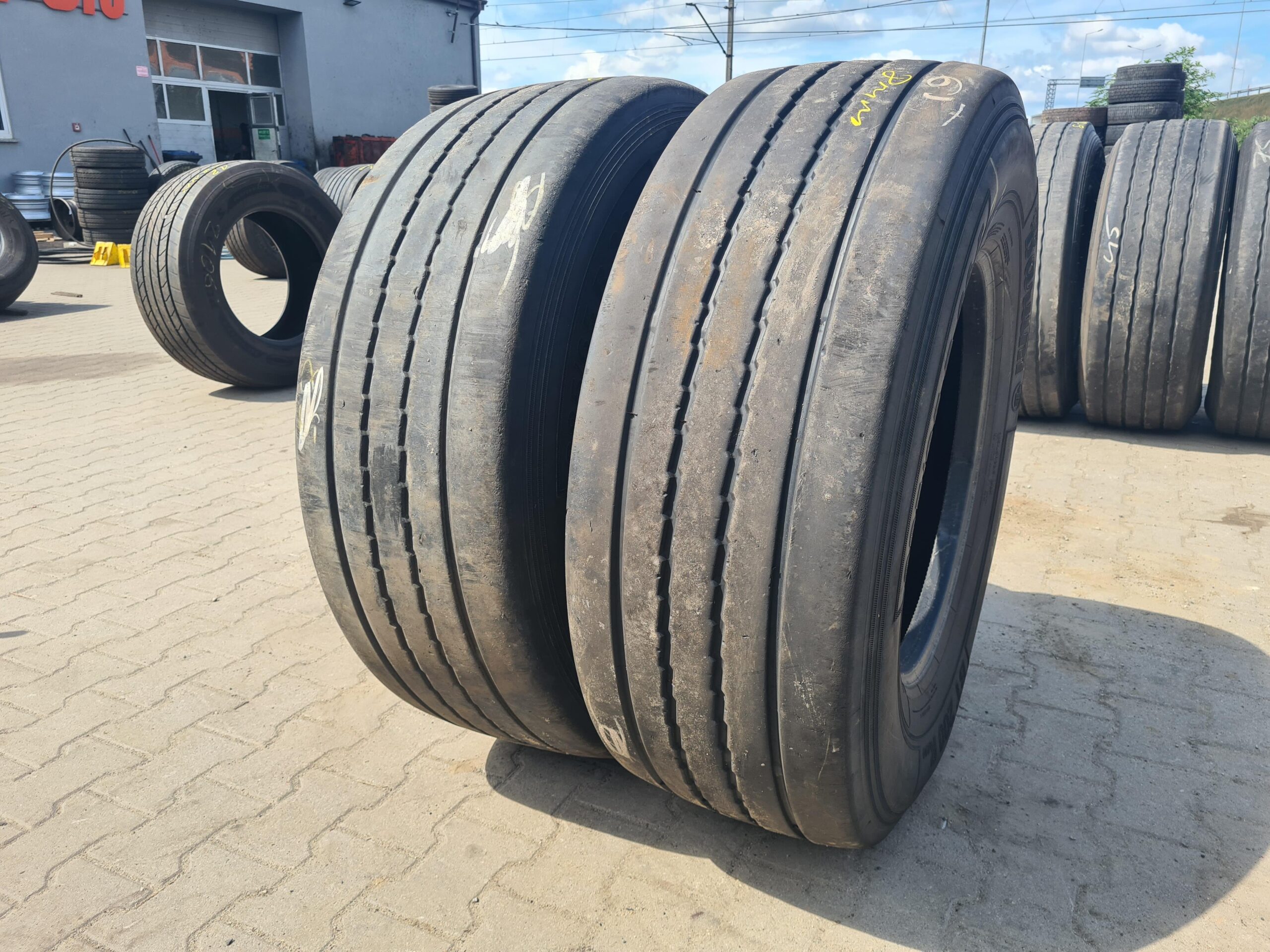 Opona ciężarowa 315/70R22.5 MICHELIN X MULTI Z / 8-9mm Opony ciężarowe 385/65R22.5 BARUM BT200 ROAD / 7-8mm