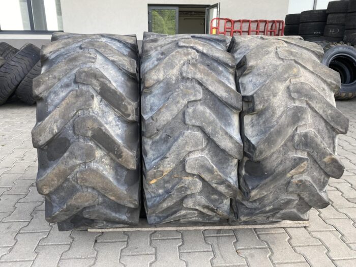 Opona przemysłowa do ładowarek 405/70-20, 16/70-20 CAMSO TRACTIONMASTER 4L-R4 / 40% Bieżnika