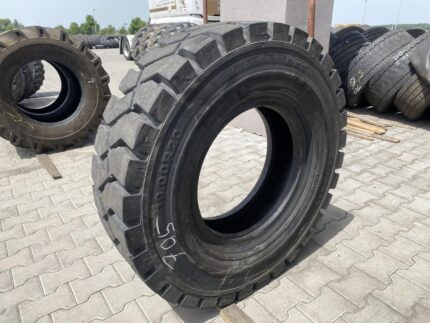 Opona do wózków widłowych 10.00-20 BKT LIFT MAX LM-81 / 90% Bieżnika