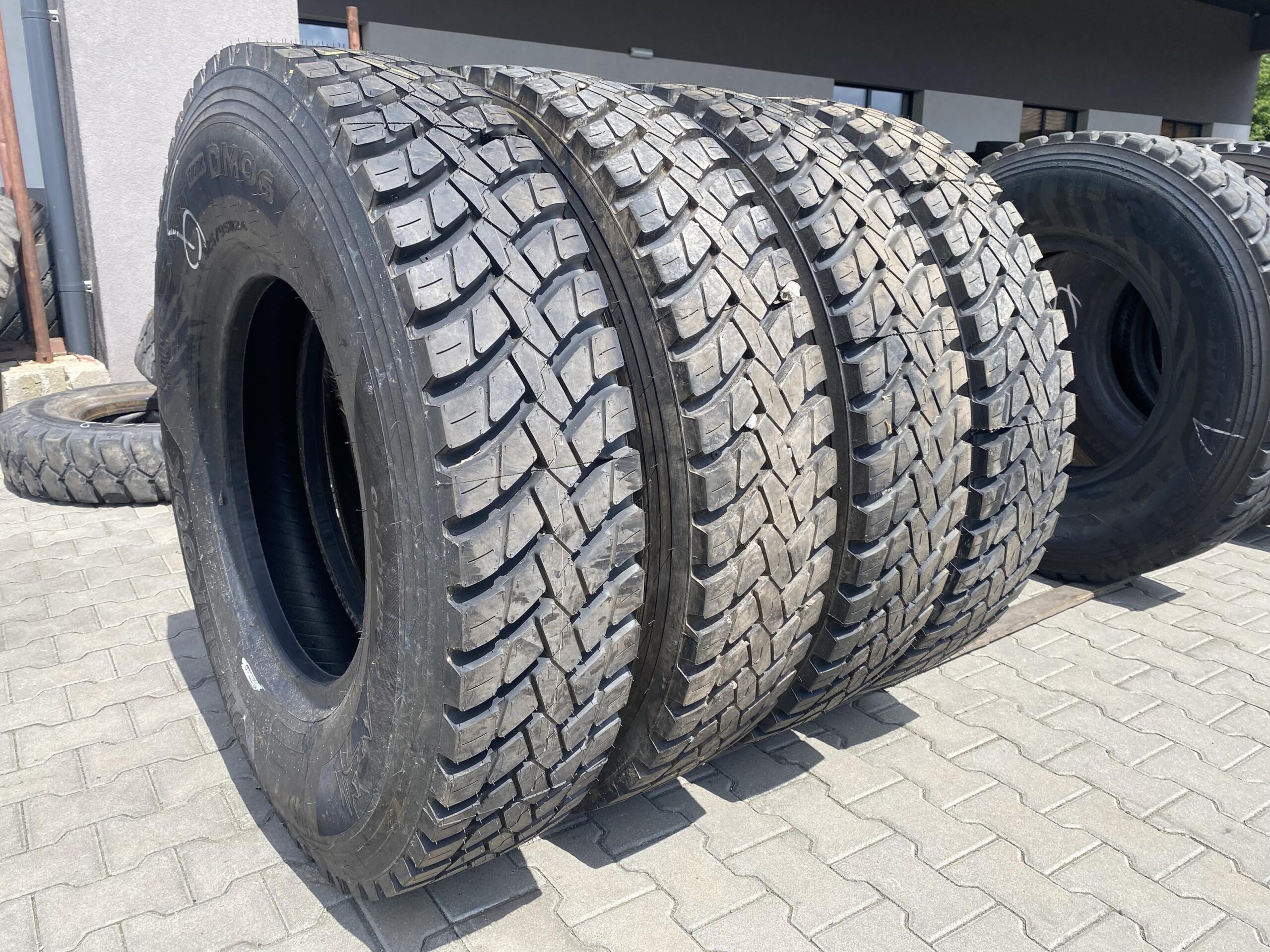 Opona ciężarowa 315/70R22.5 GOODYEAR KMAX D GEN-2 Napędowa 13mm Opona przemysłowa do pojazdów 12.00R24, 325/95R24 HANKOOK SMART WORK DM06 / 100% Bieżnika