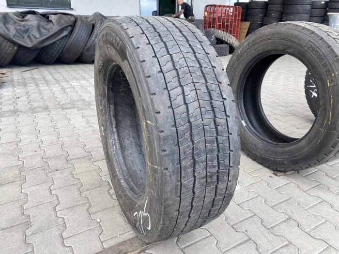 Opona ciężarowa 295/60R22.5 BIEŻNIKOWANA TYP BRIDGESTONE M749 / 9mm