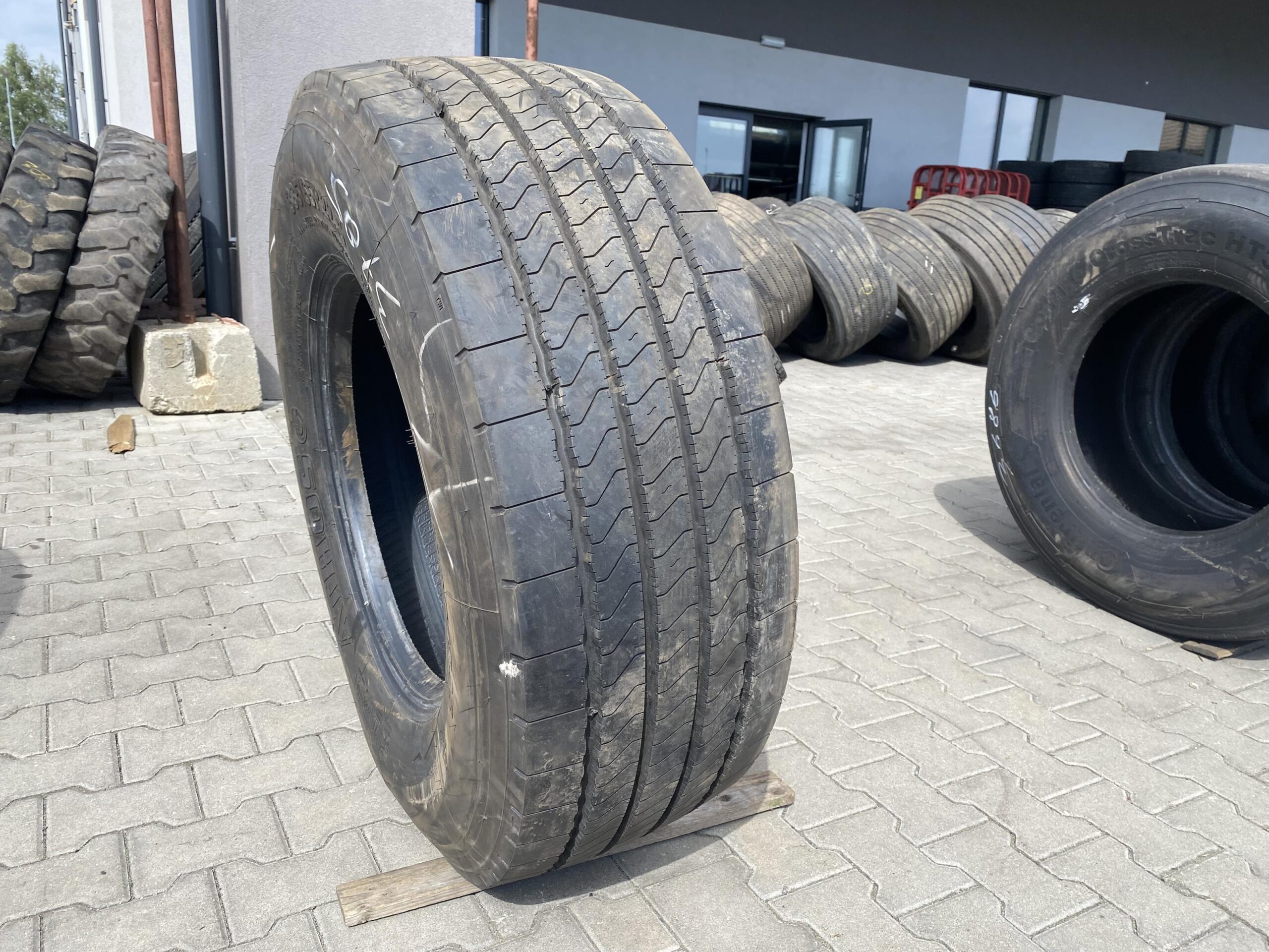 Opony ciężarowe 385/65R22.5 MICHELIN X MULTI T / 11mm Opona ciężarowa 385/65R22.5 ATHOS HG2153S / 14mm