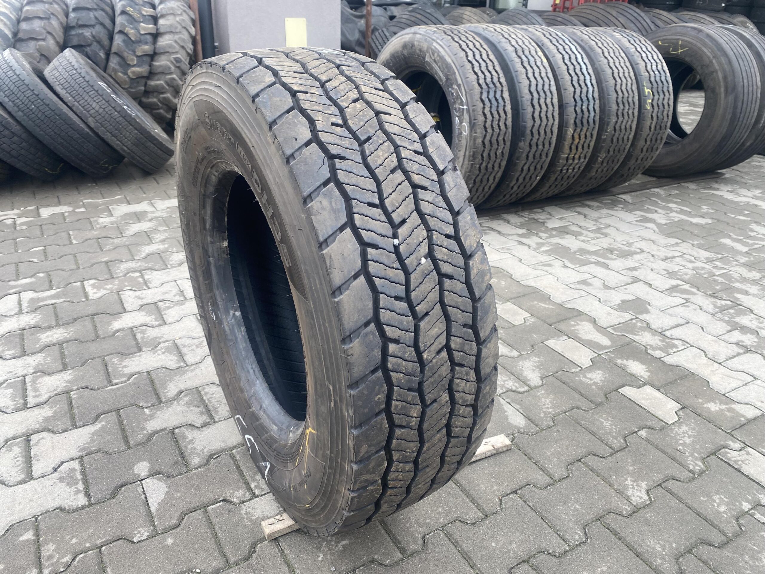 Opona ciężarowa 10.00R20 CONTINENTAL HSR Opona ciężarowa 285/70R19.5 HANKOOK SMAR FLEX DH35 / 13-14mm