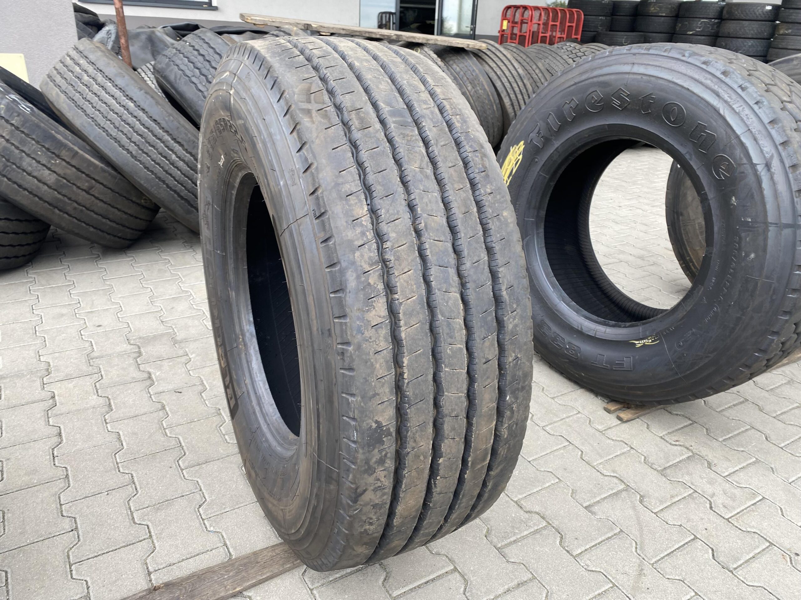 Opony ciężarowe 315/60R22.5 MICHELIN XMULTI D / 12-14mm Opona ciężarowa 385/65R22.5 BLACKLION BT160 / 15-16mm