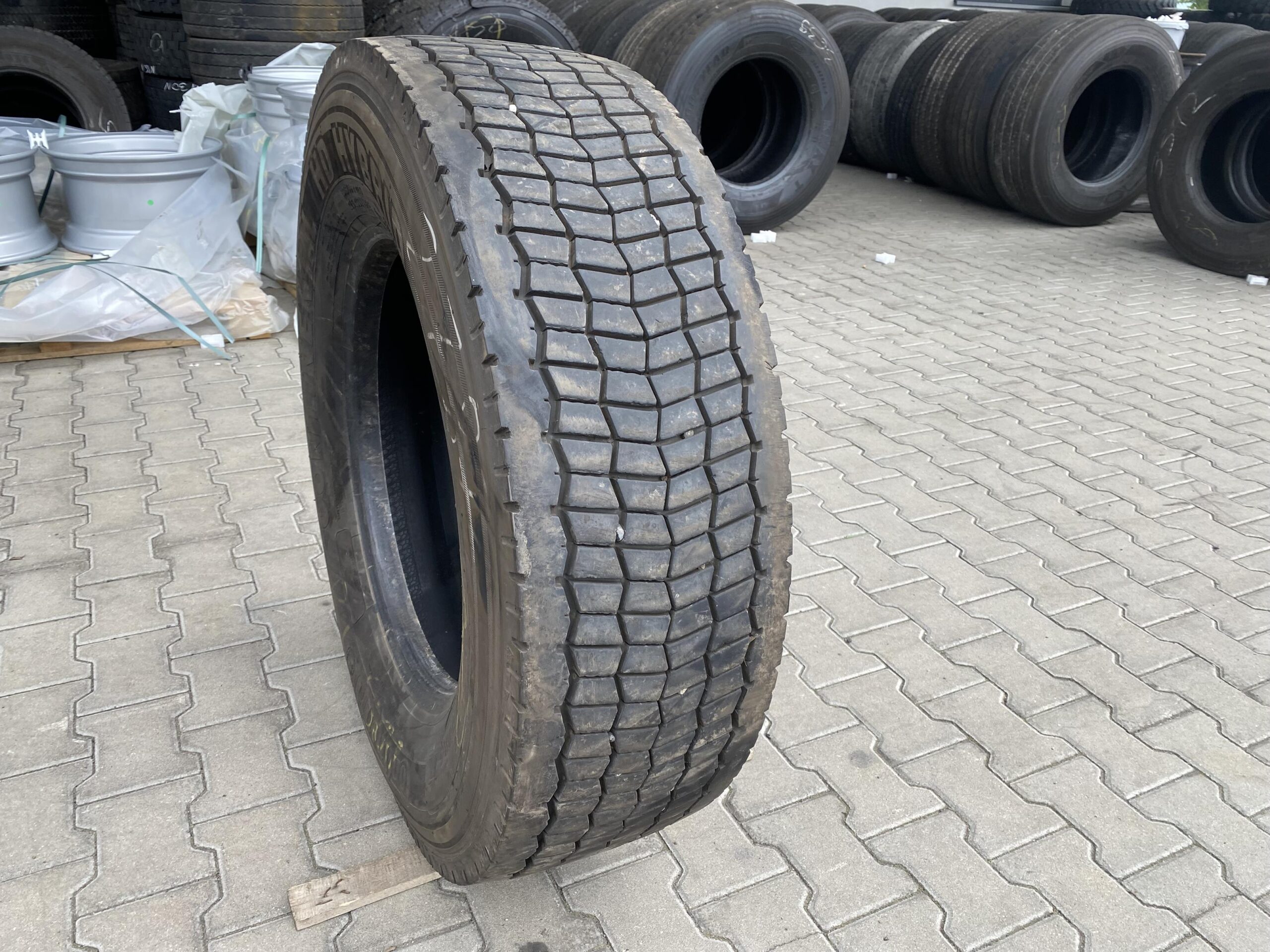 Opona ciężarowa 13R22.5 BIEŻNIKOWANA TYP GOODYEAR OMNITRAC MSD Opona ciężarowa 315/70R22.5 CONTINENTAL HD HYBRID / 11-13mm