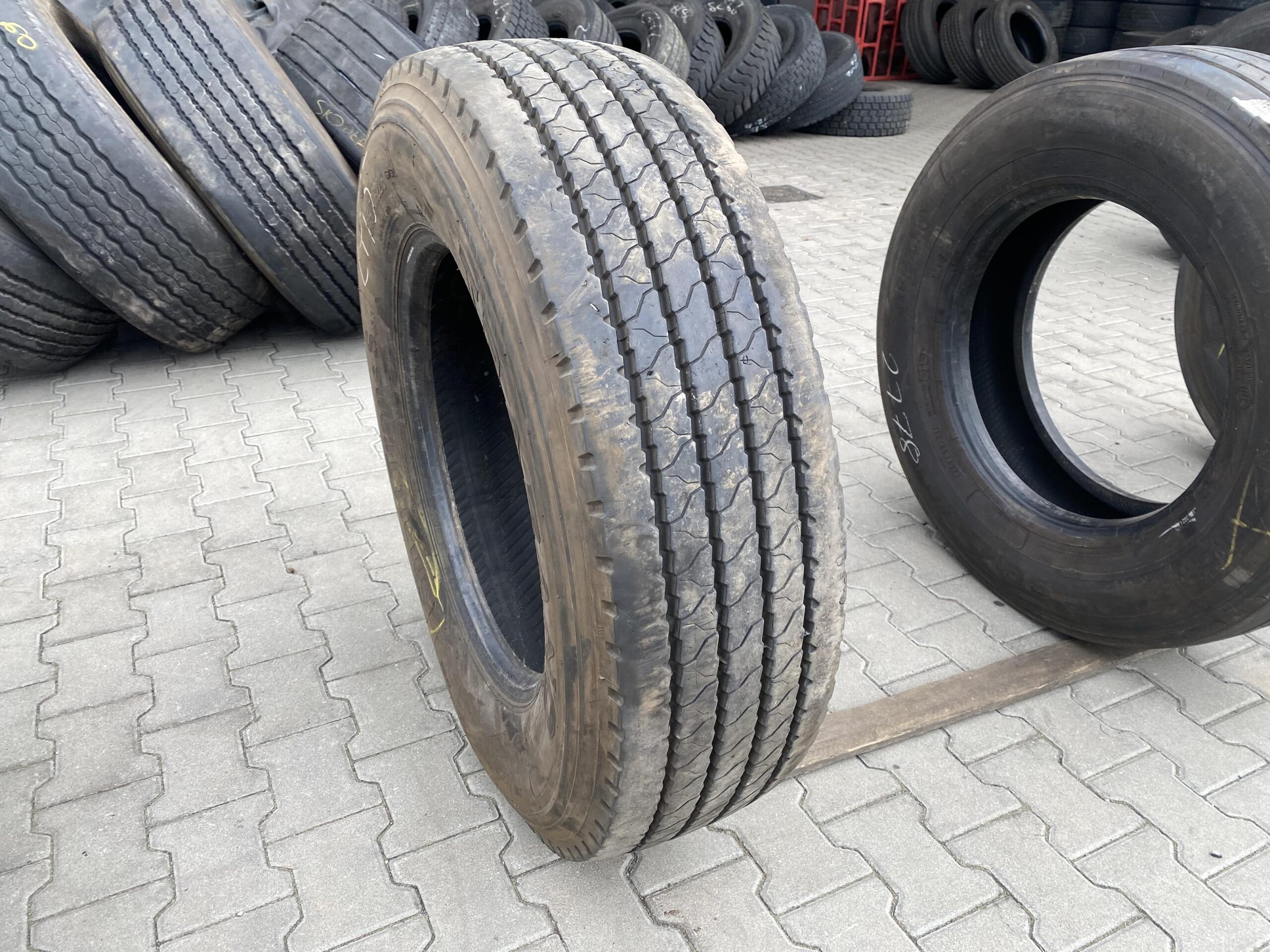 Opona ciężarowa 445/45R19.5 WESTLAKE LONG RUN WTL1 / 6-8mm Opona ciężarowa 315/70R22.5 TRAZANO SMART TRANS S53 / 13mm