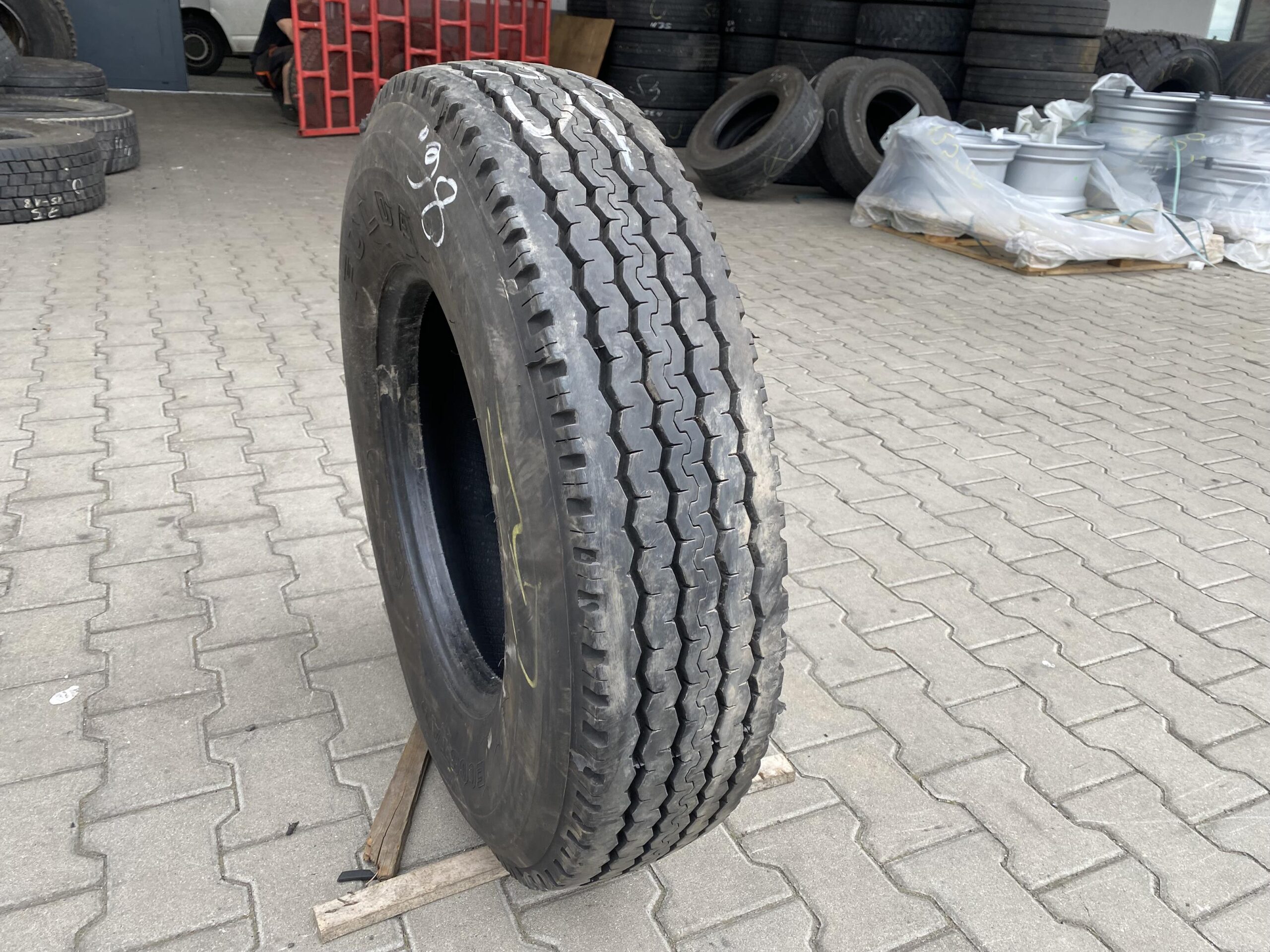Opona ciężarowa 315/70R22.5 ATHOS HG2338 / 18-19mm Opona ciężarowa 9.5R17.5 FULDA ECOSTAR / 12-13mm
