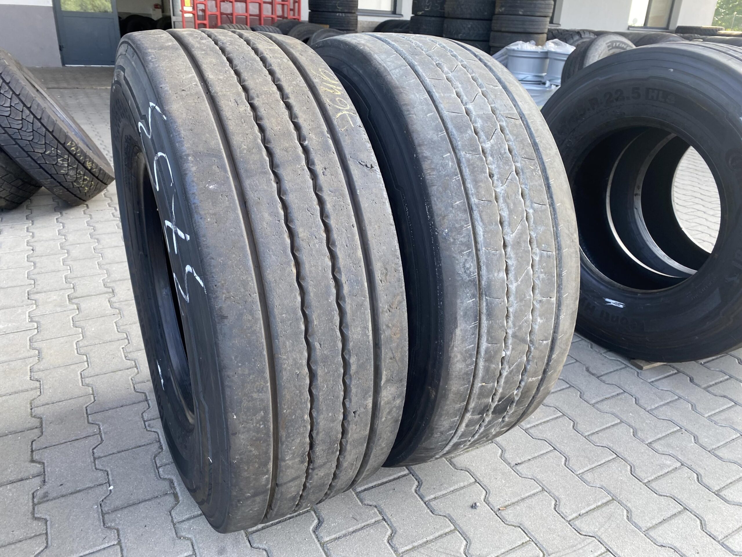 Opona ciężarowa 385/55R22.5 GOODYEAR KMAX T GEN-2 / 10-11mm Opony ciężarowe 385/65R22.5 CONTINENTAL CONTI HYBRID HT3+ / 12mm