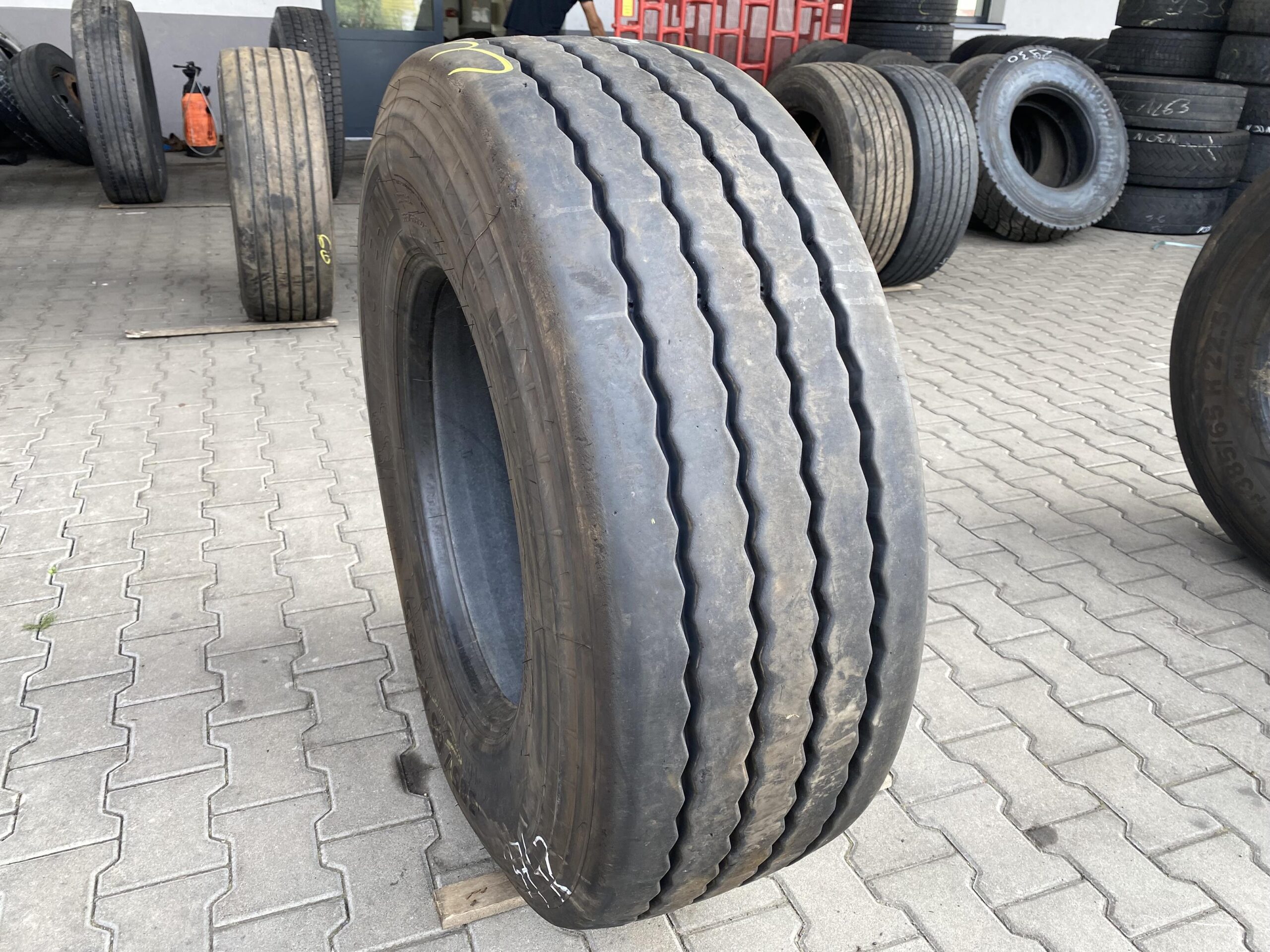 Opony ciężarowe 245/70R17.5 FALKEN BI856 / Pogłębiane Opona ciężarowa 385/65R22.5 MICHELIN XTE3 / 13mm