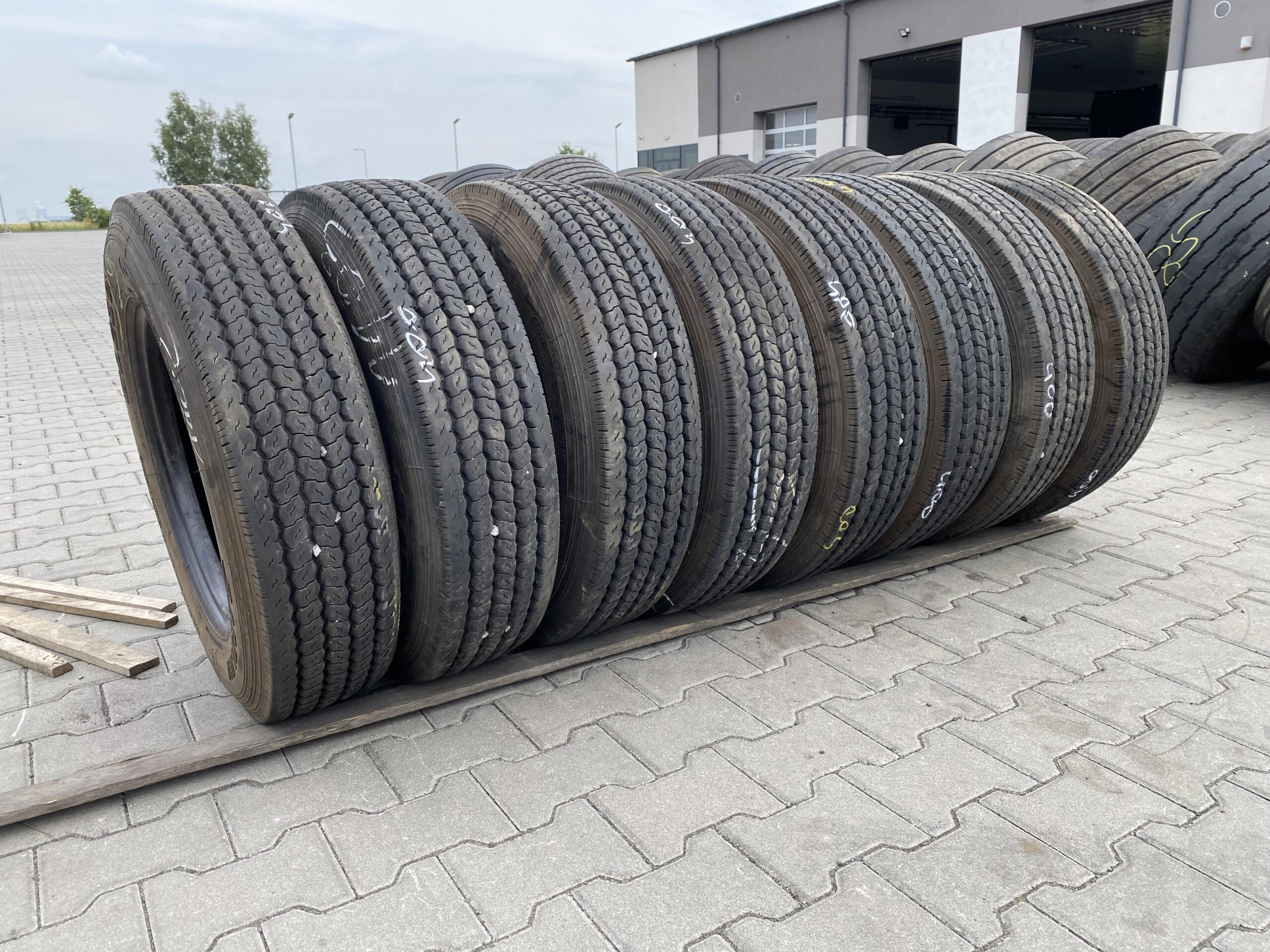 Opona ciężarowa 315/60R22.5 MICHELIN XMULTI D / 11-12mm Opony ciężarowe 215/75R17.5 BARKLEY BL210 / 10mm