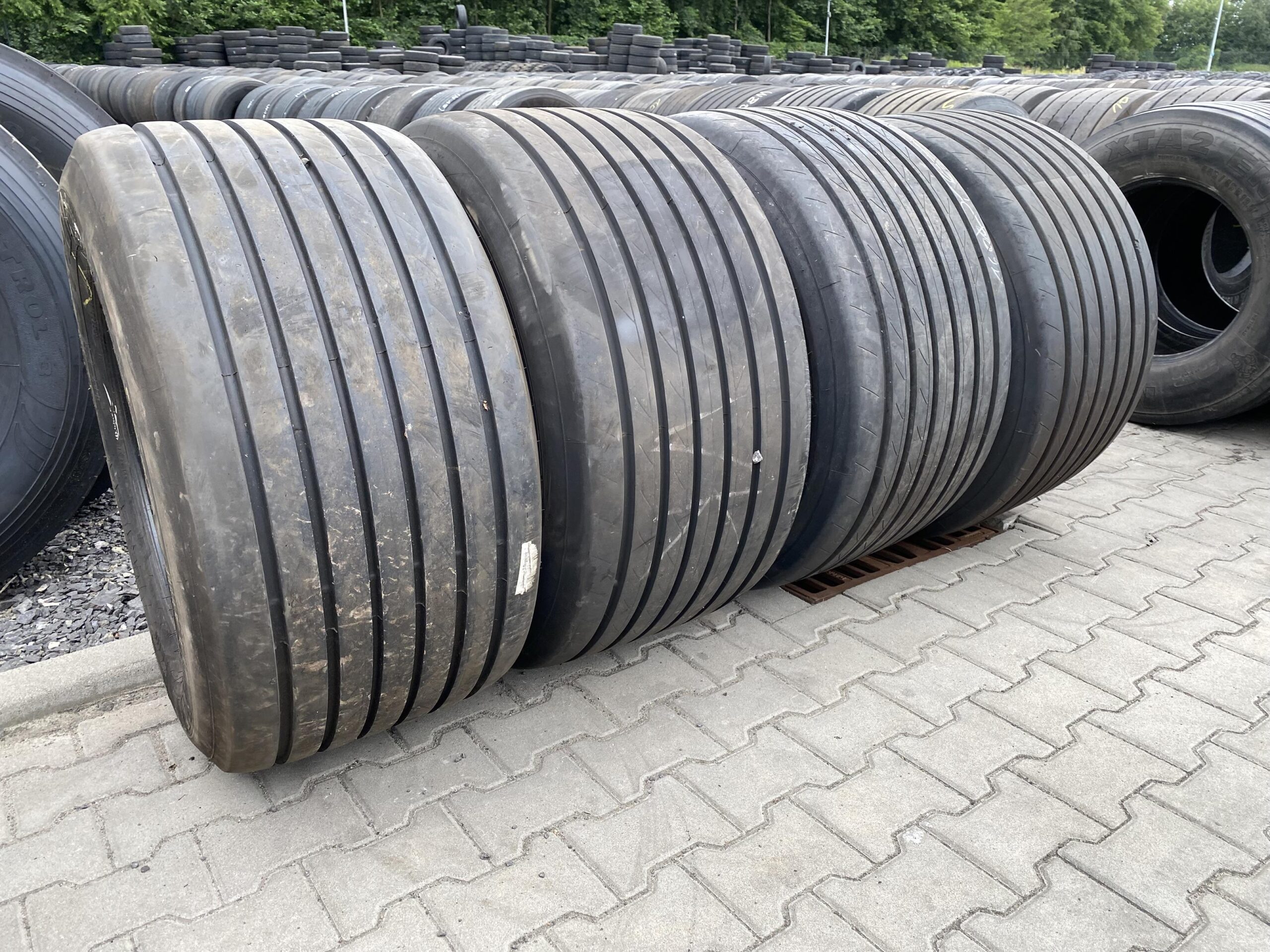 Opona ciężarowa 315/60R22.5 MICHELIN XMULTI D / 14-15mm Opony ciężarowe 445/45R19.5 PIRELLI ST:01 / 13mm