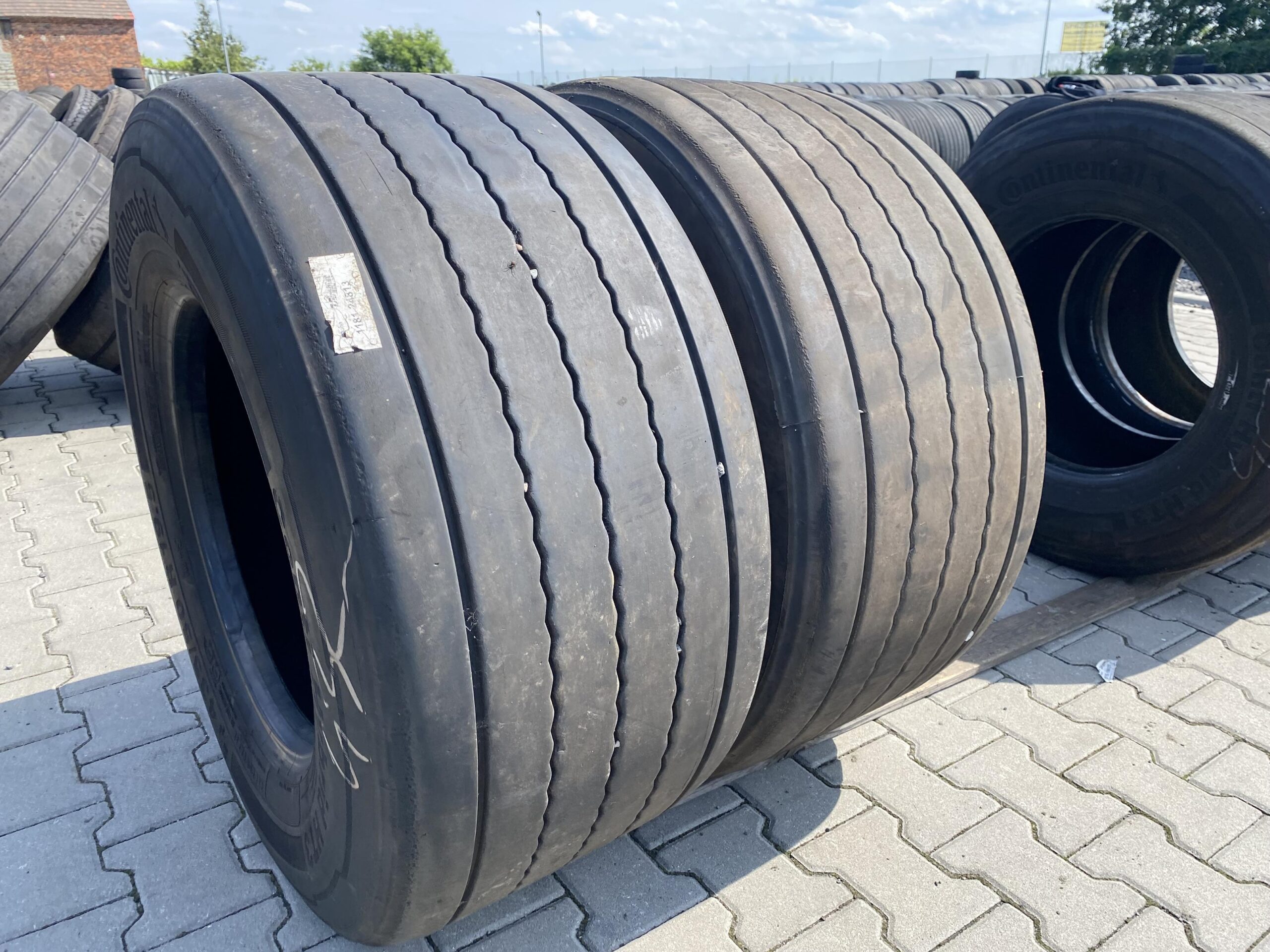 Opony ciężarowe 315/70R22.5 GOODYEAR KMAX D GEN-2 / 11-14mm Opony ciężarowe 435/50R19.5 CONTINENTAL CONTI HYBRID HT3 / 8-9mm
