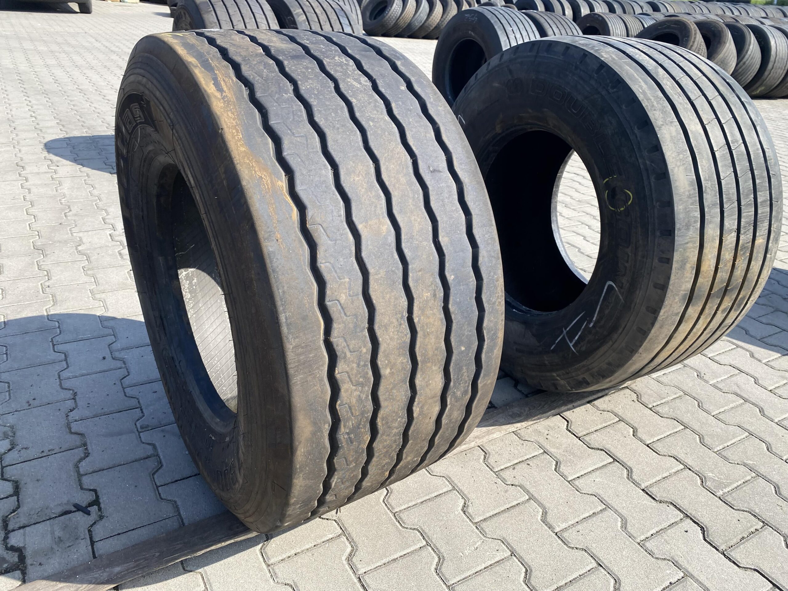 Opony ciężarowe 315/70R22.5 BARKLEY BL203+ / 10-12mm Opona ciężarowa 435/50R19.5 PETLAS NZ300 / 10-11mm