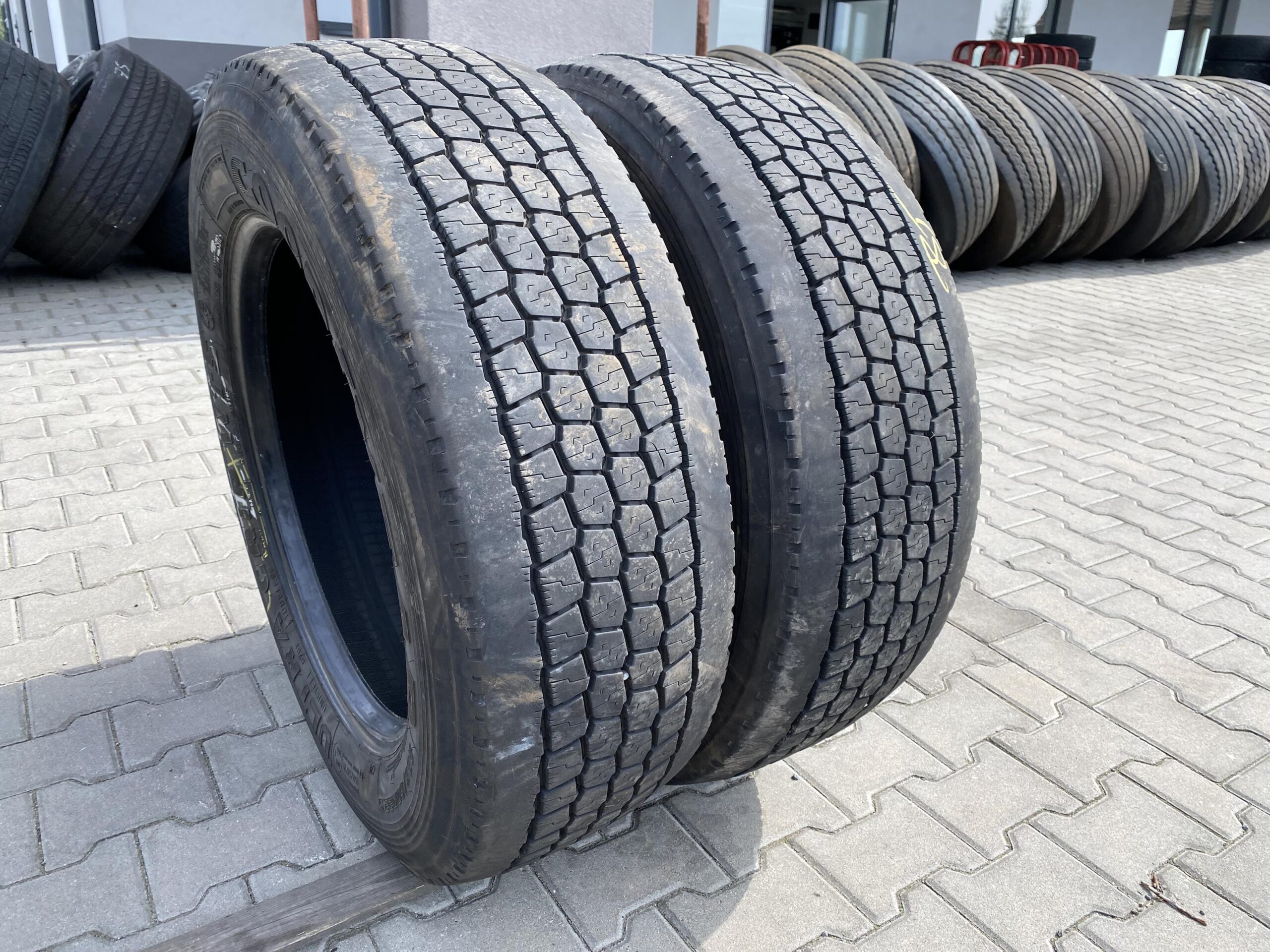 Opona ciężarowa 315/60R22.5 CONTINENTAL CONTI HYBRID HD3 / 10mm Opony ciężarowe 295/60R22.5 GOODYEAR ULTRA GRIP WTS / 9-10mm