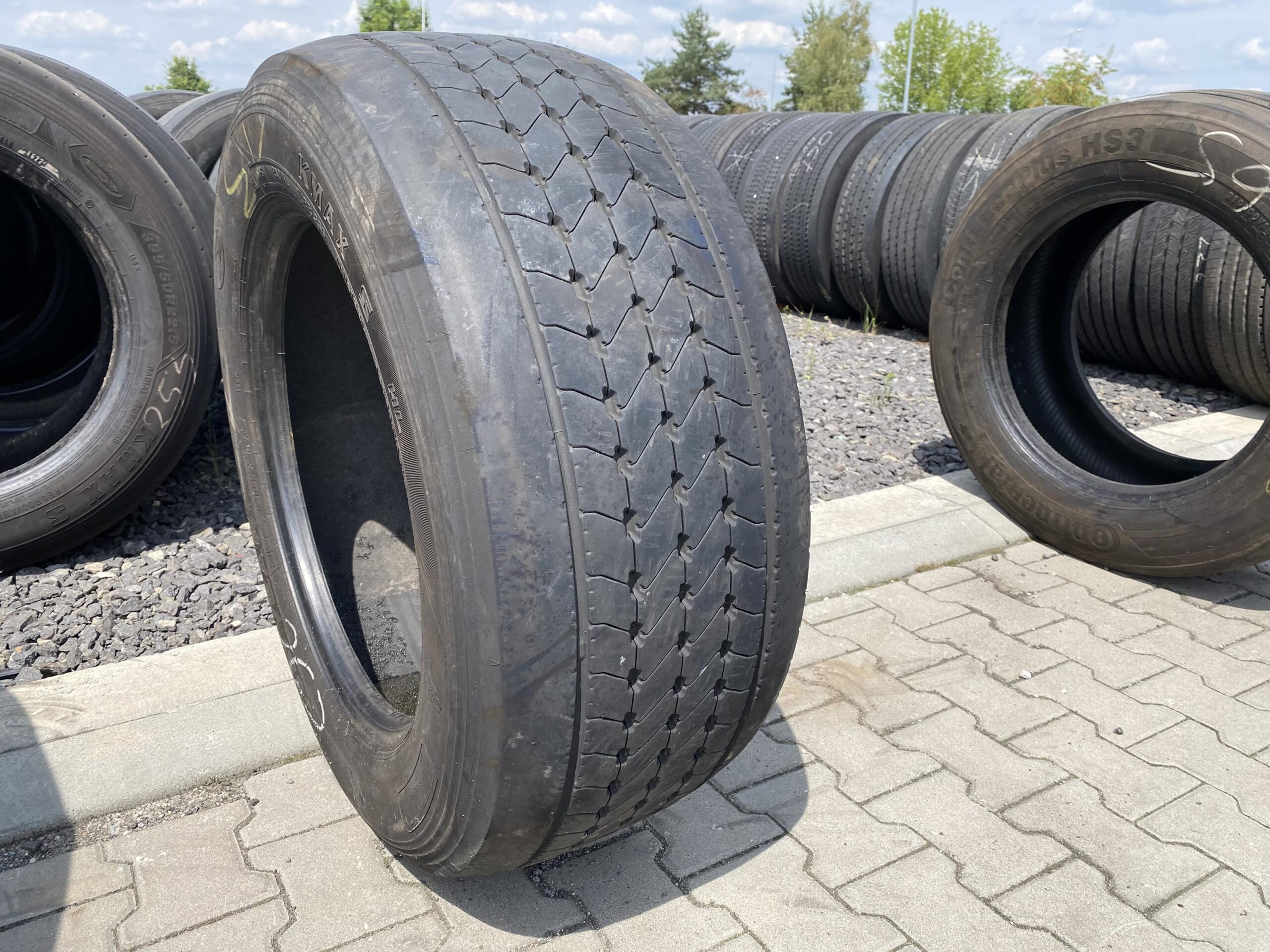 Opona ciężarowa 385/65R22.5 GOODYEAR KMAX S GEN-2 / 10-11mm Opona ciężarowa 355/50R22.5 GOODYEAR KMAX S / 7-10mm