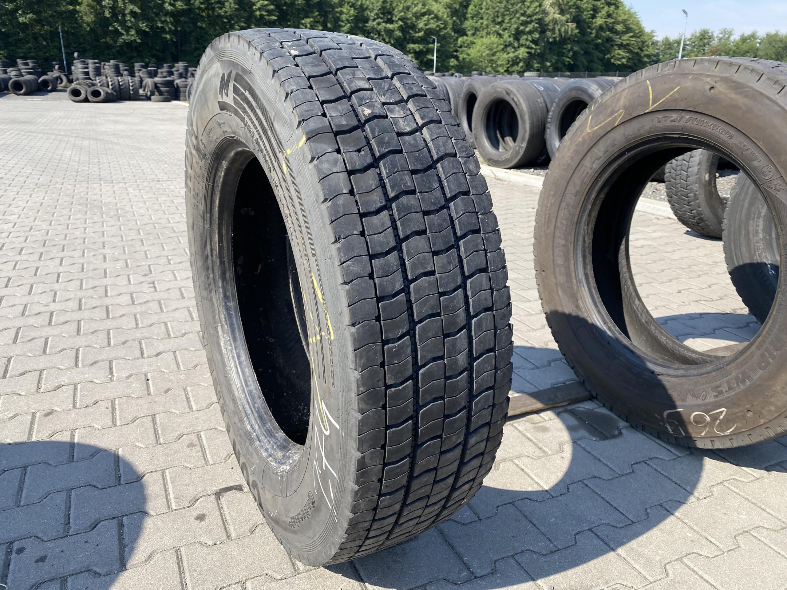 Opona ciężarowa 385/65R22.5 PIRELLI ST:01 BASE /10-11mm Opona ciężarowa 275/70R22.5 CONTINENTAL HDR / 12mm