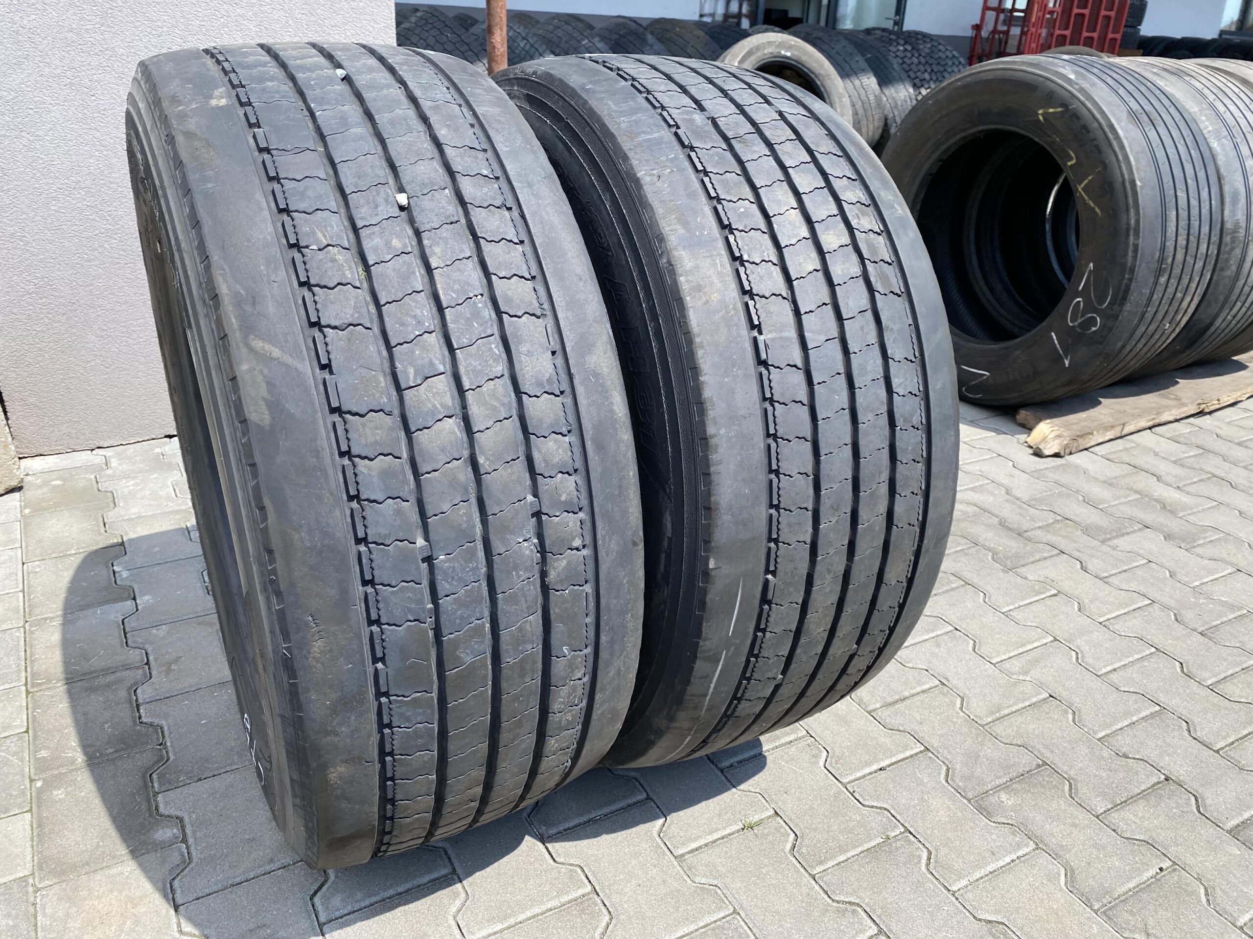 Opona ciężarowa 315/80R22.5 WINDPOWER WDW80 / 11-15mm Opony ciężarowe 355/50R22.5 HANKOOK SMART FLEX AH31 / 7-9mm