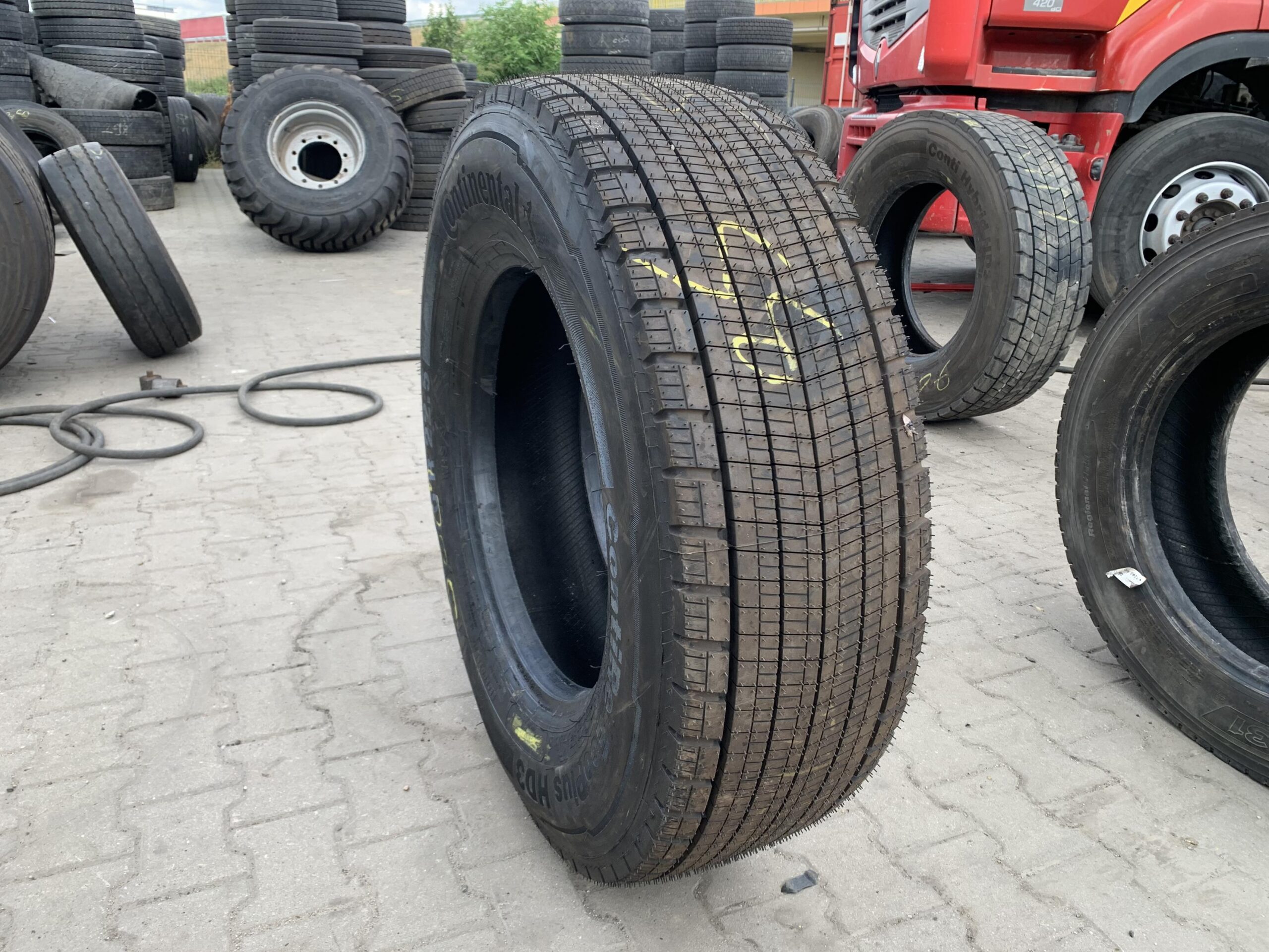 Opona ciężarowa 445/45R19.5 TYP GOODYEAR MARATHON LHT / 10-11mm Opona ciężarowa 315/70R22.5 CONTINENTAL CONTI ECOPLUS HD3 / 100% BIEŻNIKA