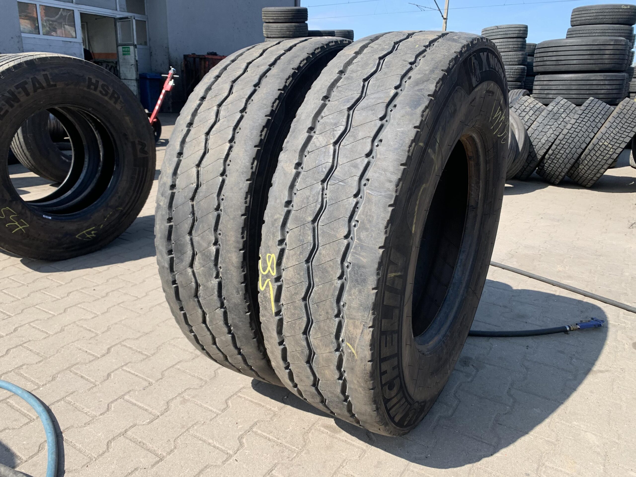 Opona ciężarowa 385/65R22.5 SAILUN S696 / 10-11mm Opony ciężarowe 315/80R22.5 MICHELIN X WORKS Z / 9-11mm