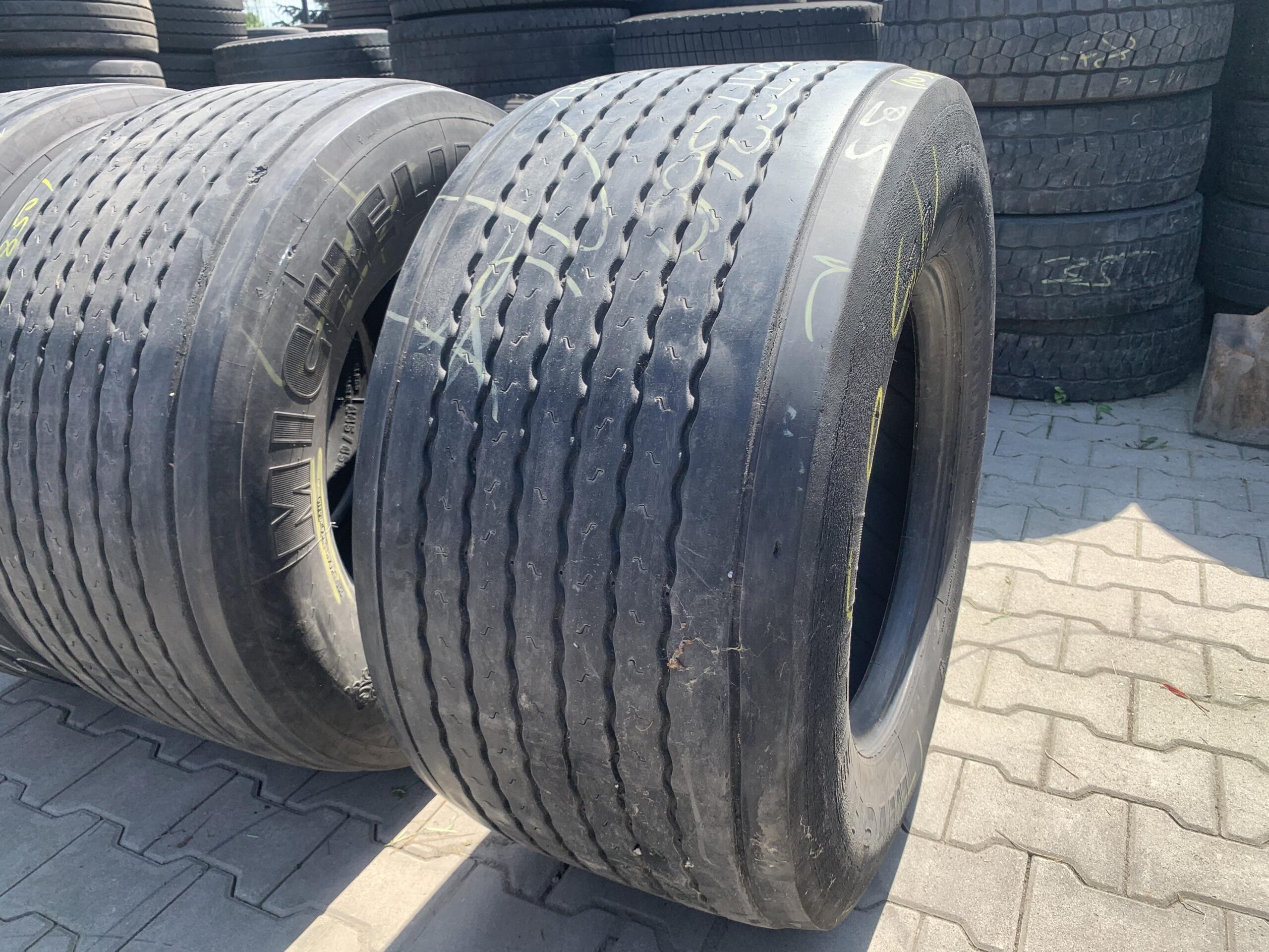 Opona ciężarowa 315/80R22.5 BIEŻNIKOWANE TYP ROMB / 50% Bieżnika Opona ciężarowa 445/45R19.5 MICHELIN XTA2+ ENERGY / 8-10mm
