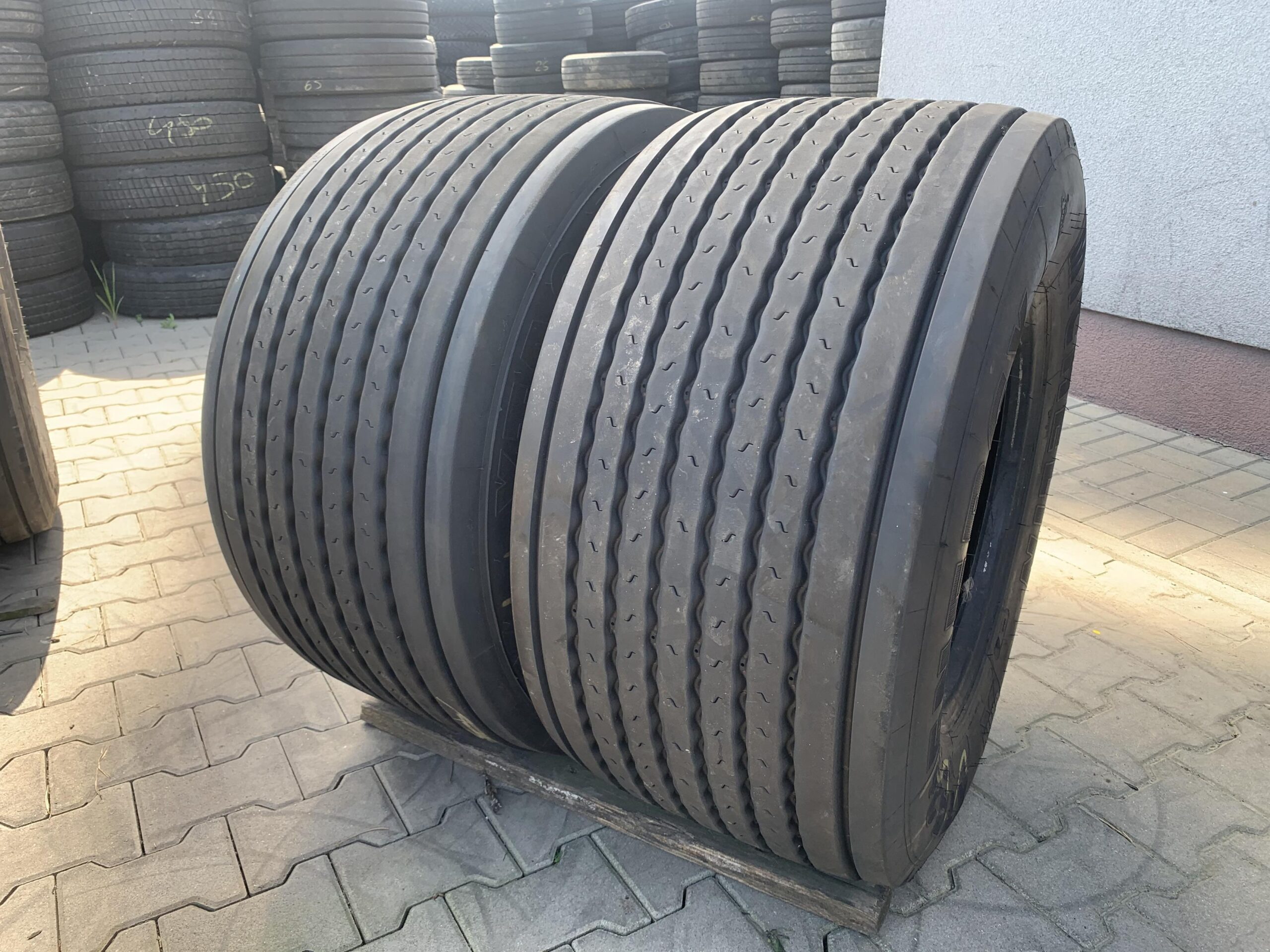 Opona ciężarowa 315/80R22.5 CONTINENTAL HDR+ / 100% BIEŻNIKA Opony ciężarowe 445/45R19.5 MICHELIN XTA2+ ENERGY / 11-12mm