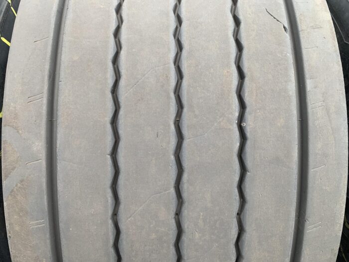 Opony ciężarowe 445/45R19.5 CONTINENTAL CONTI HYBRID HT3 / 9-12mm