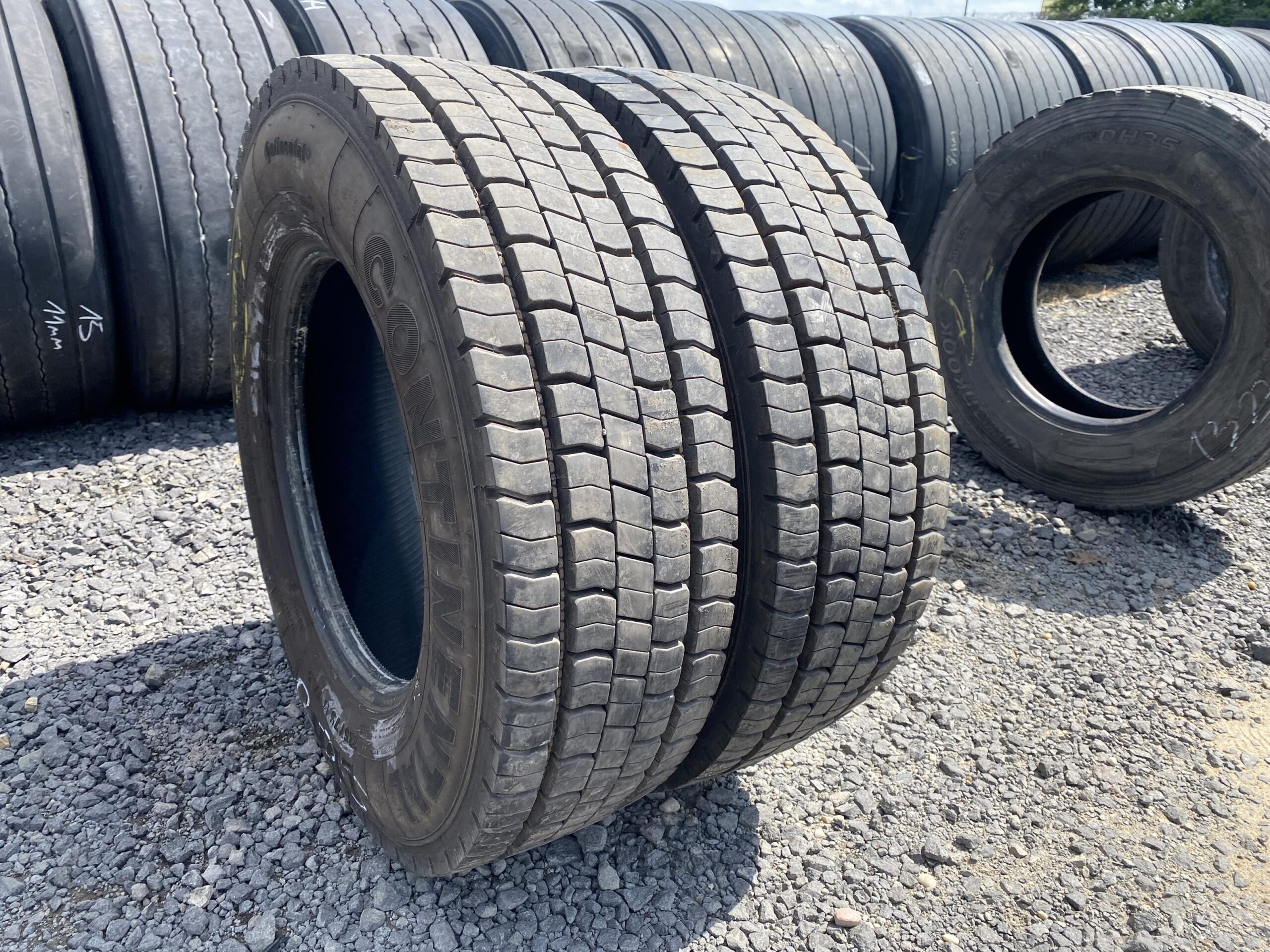 Opona ciężarowa 235/75R17.5 GOODYEAR KMAX T / 8-9mm Opony ciężarowe 235/75R17.5 CONTINENTAL LDR1 / 14-15mm