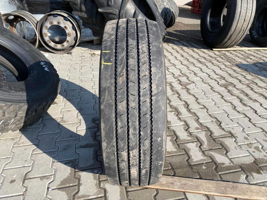 Opona ciężarowa 215/75R17.5 ROADX RH621 / 13mm Opona ciężarowa 265/70R19.5 SEMPERIT RUNNER F2 / 6-8mm