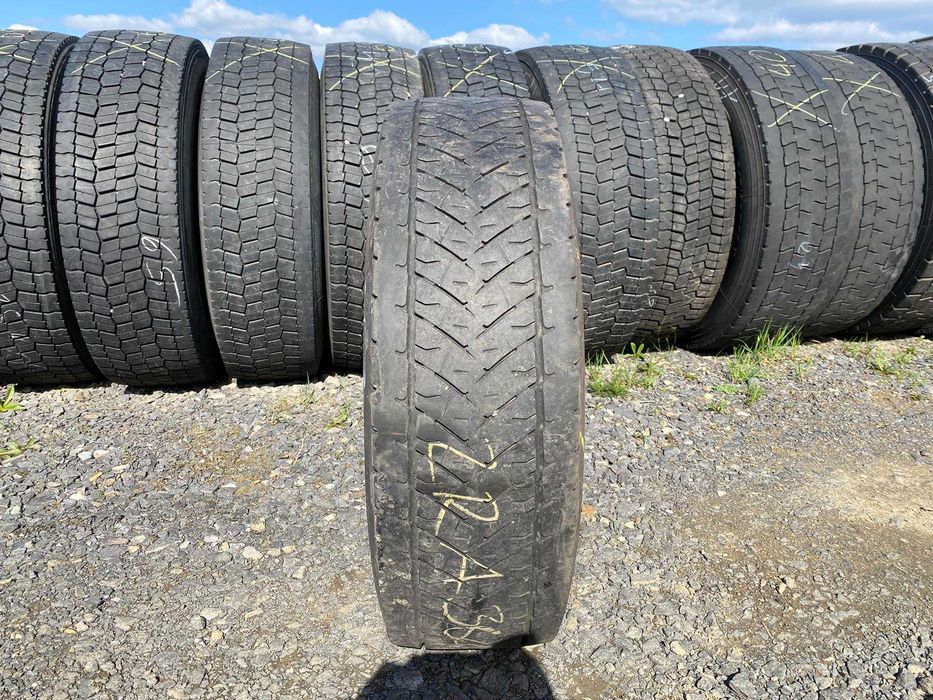 Opony ciężarowe 315/70R22.5 GOODYEAR KMAX D GEN-2 / 14-17mm Opona ciężarowa 245/70R19.5 GOODYEAR KMAX D / 6-7mm