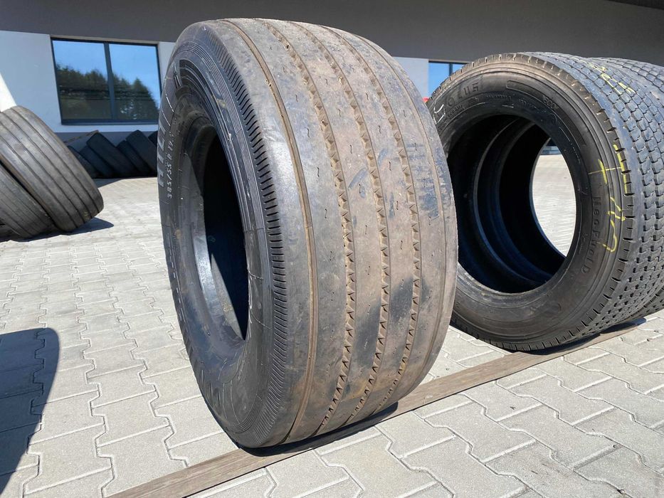 Opona ciężarowa 315/70R22.5 CONTINENTAL CONTI ECOPLUS HS3 / 9-10mm Opona ciężarowa 385/55R19.5 CONTINENTAL HTL1 / 15mm