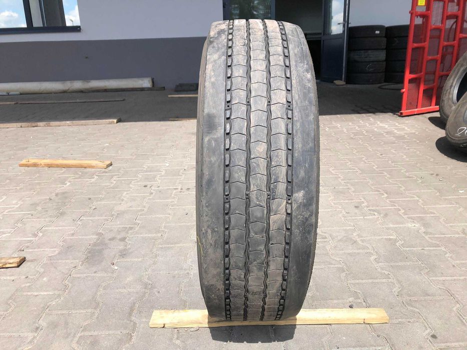 Opona ciężarowa 285/70R19.5 CONTINENTAL HDR / 12-13mm Opona ciężarowa 265/70R19.5 MICHELIN X MULTI Z / 5-6mm