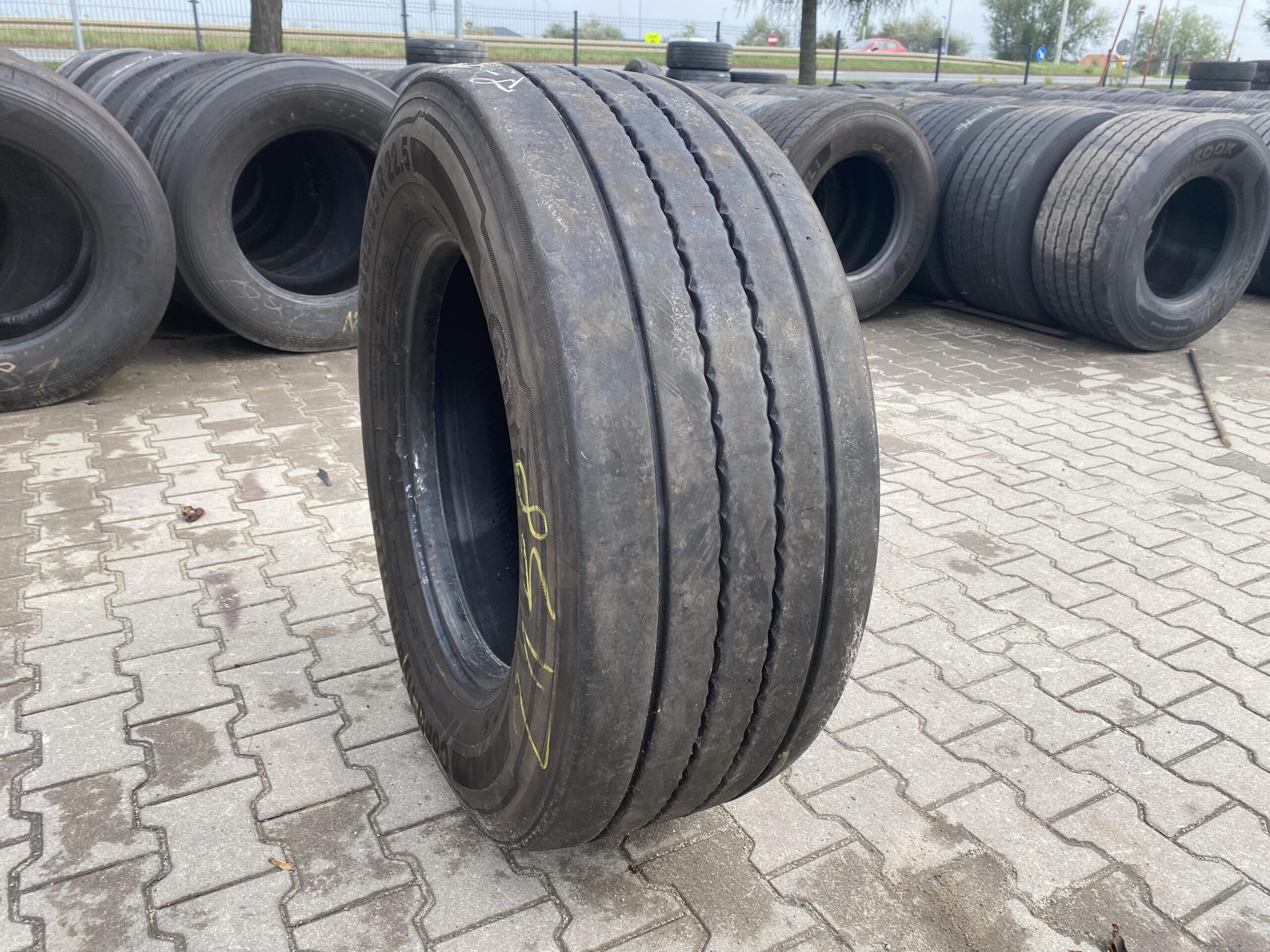 385/55R22.5 CONTINENTAL CONTI HYBRID HT3 / 8-10mm CONTINENTAL CONTI HYBRID HT