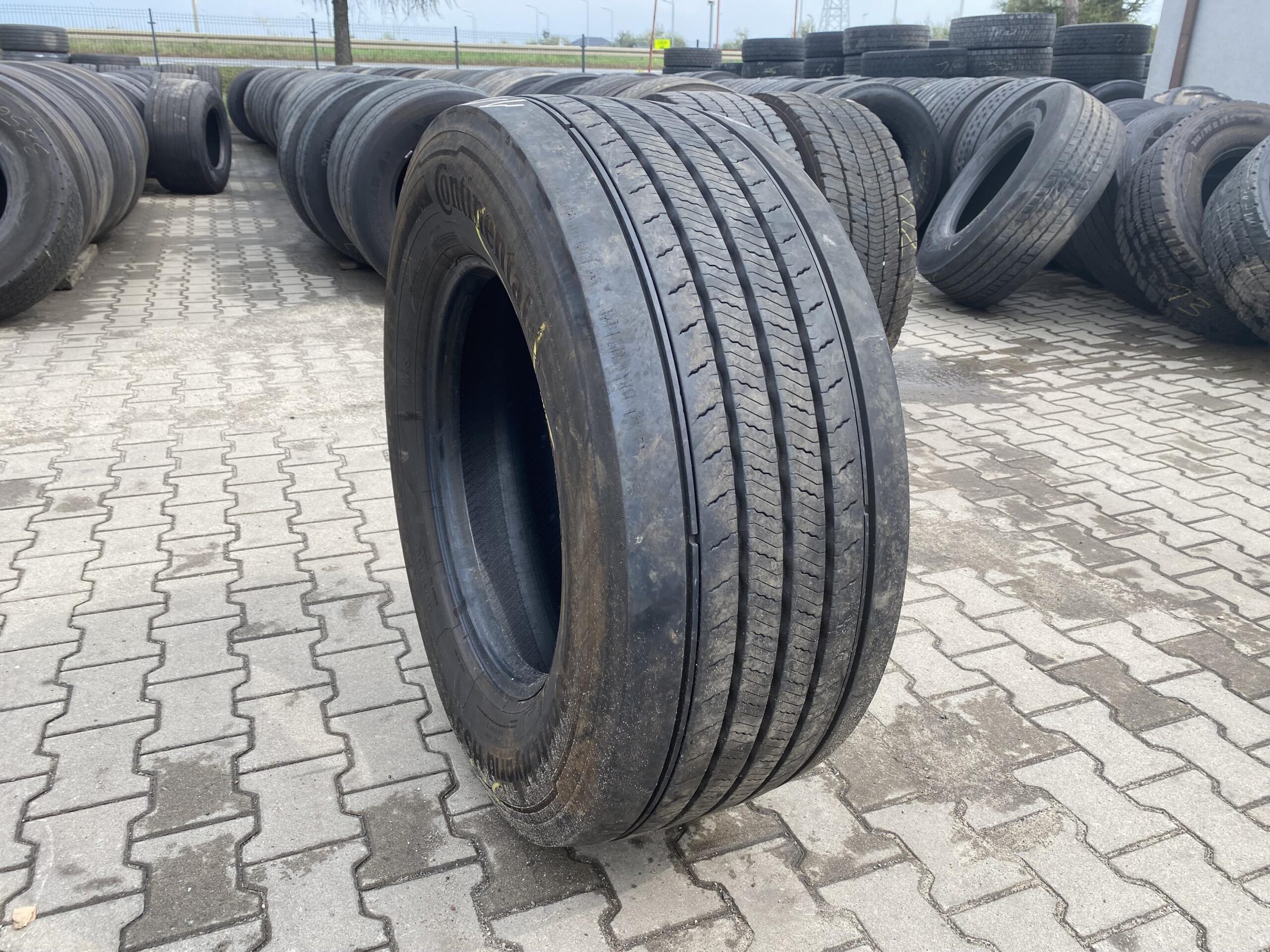 385/55R22.5 CONTINENTAL CONTI HYBRID HS3+ / 10-13mm CONTINENTAL CONTI HYBRID HS