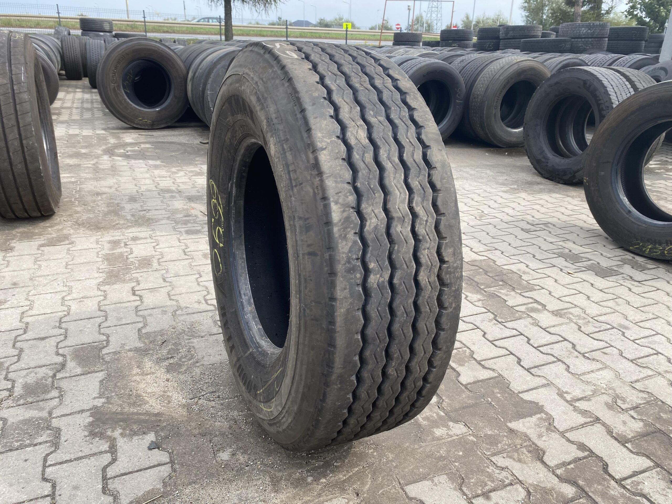 385/65R22.5 BIEŻNIKOWANA TYP BRIDGESTONE R168 / 12-13mm BIEŻNIKOWANA TYP BRIDGESTONE