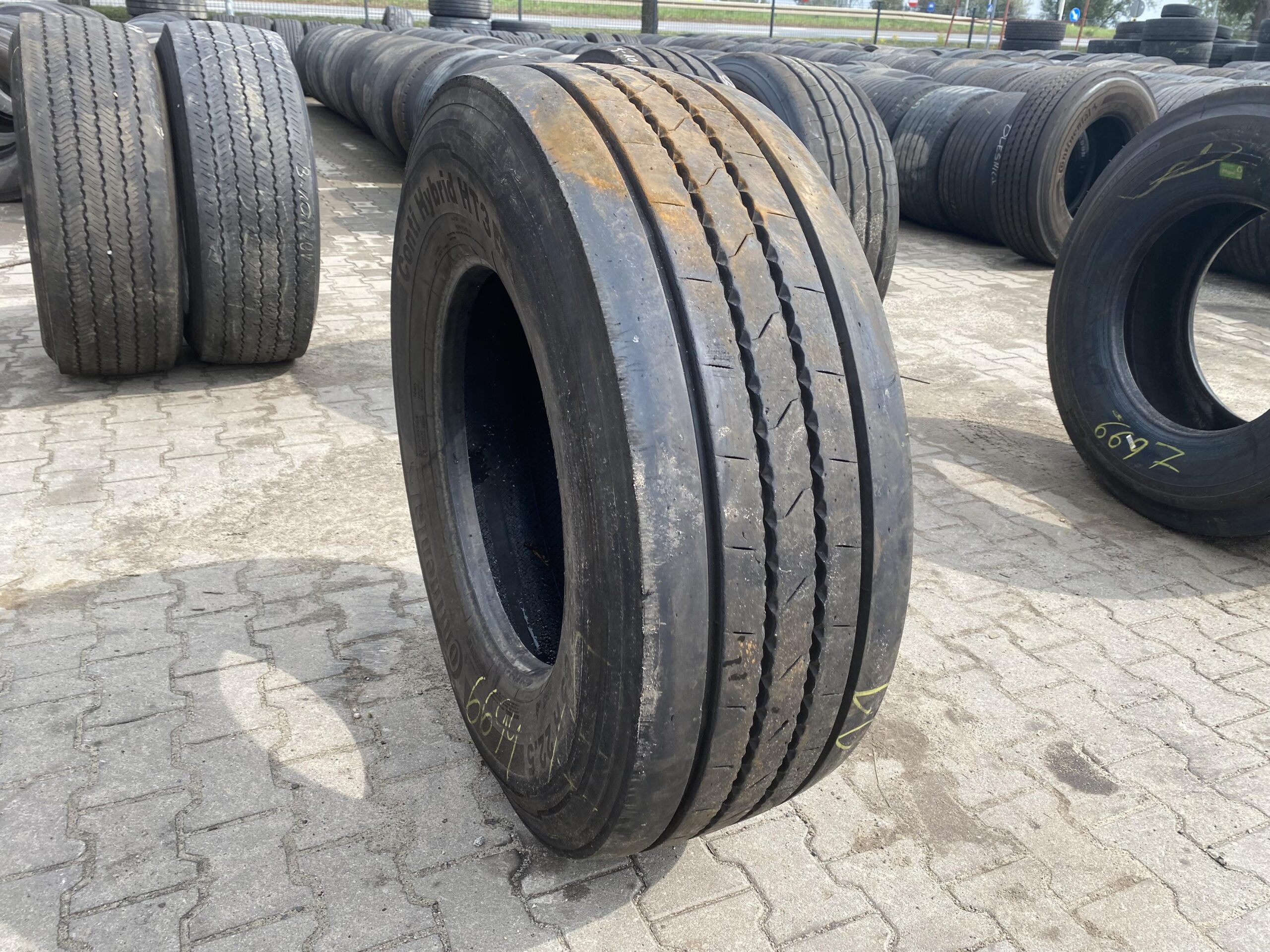 385/65R22.5 CONTINENTAL CONTI HYBRID HT3+ / 13-14mm CONTINENTAL CONTI HYBRID HT