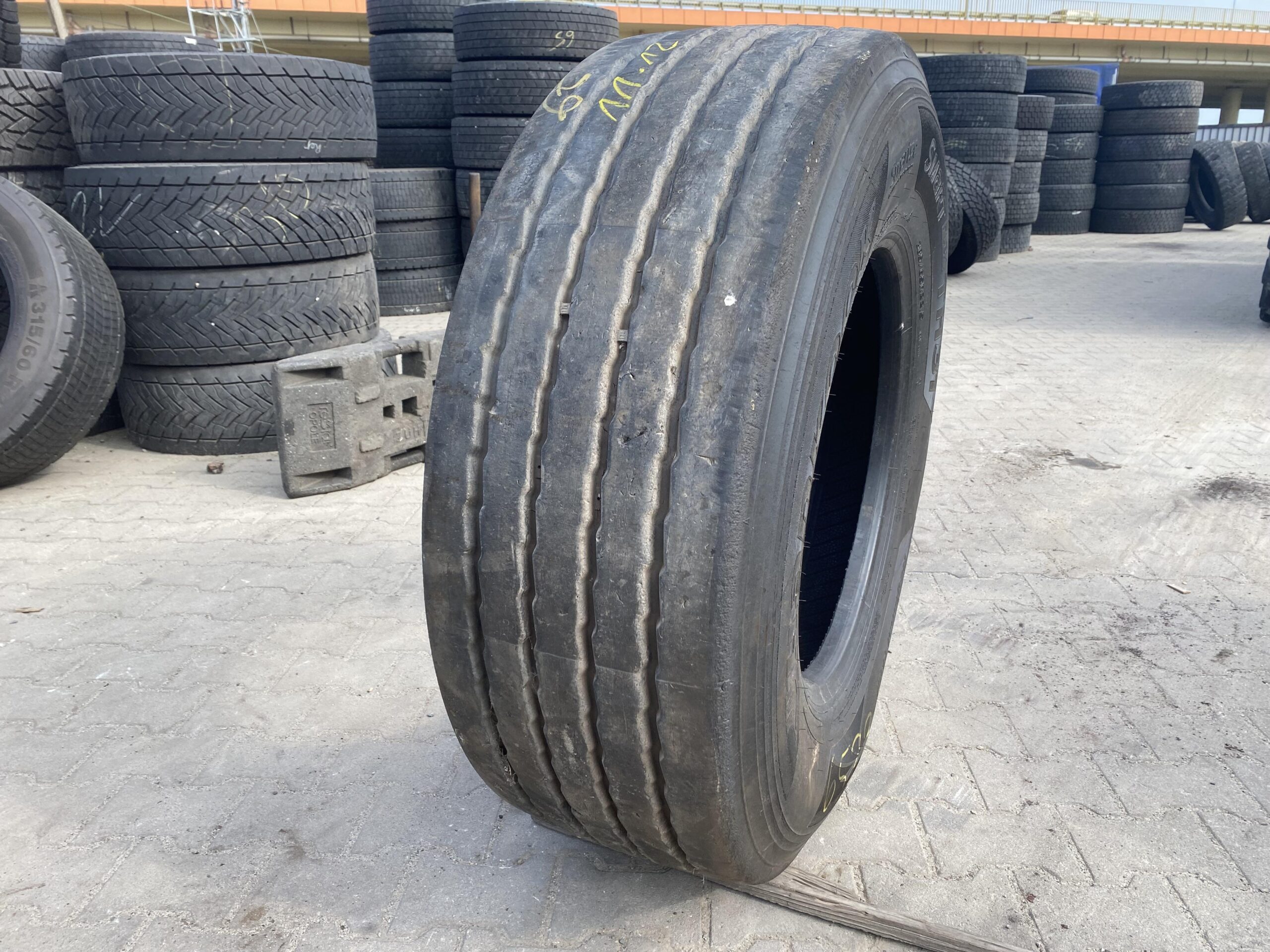 385/65R22.5 HANKOOK SMART FLEX TH31 / 11-12mm HANKOOK SMART FLEX TH