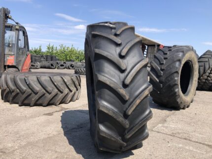 Opona do maszyn rolniczych 420/85R28 16.9R28 CONTINENTAL TRACTOR 85 / 80% bieżnika