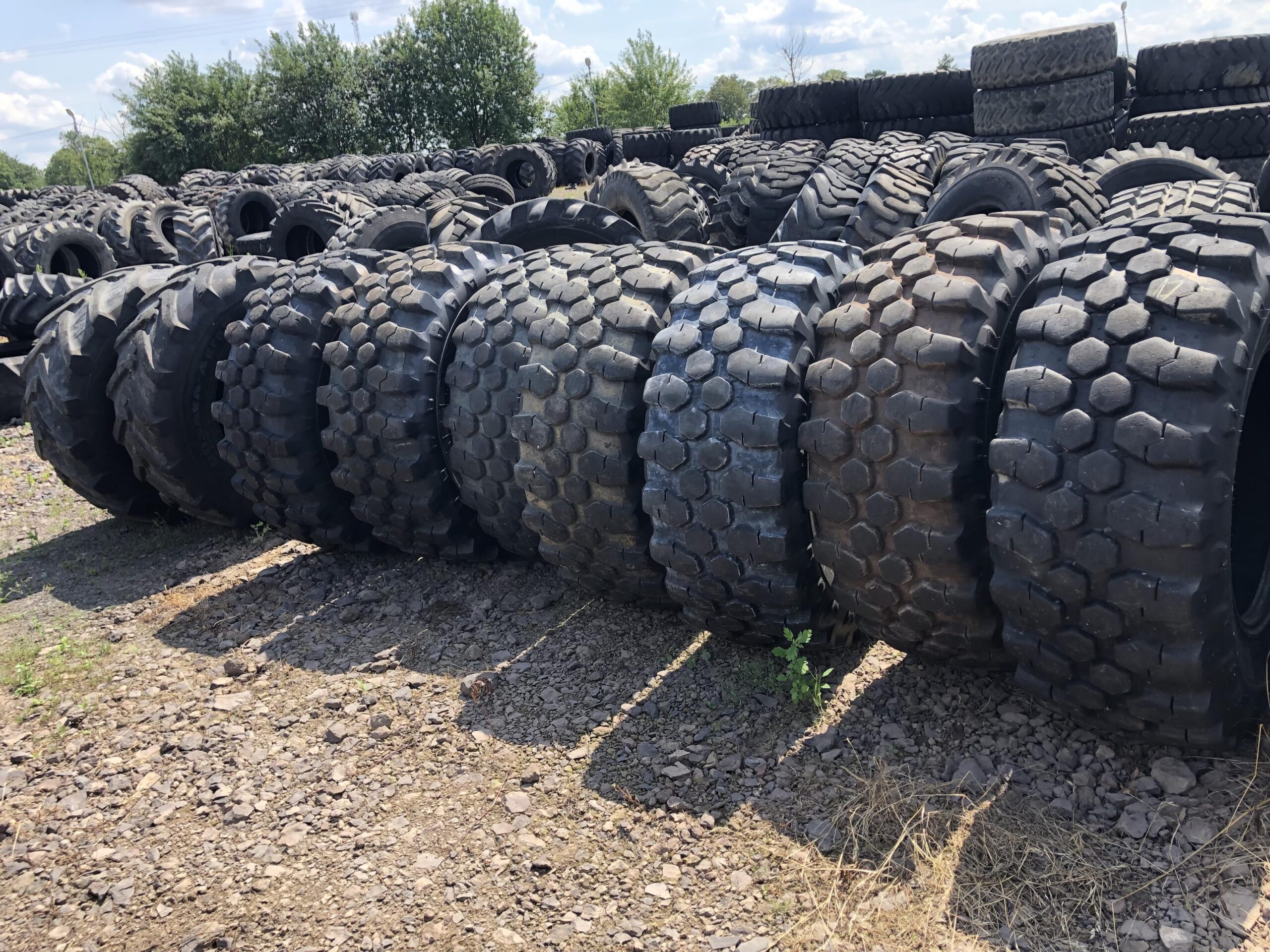 Opona do maszyn rolniczych 650/85R38 ALLIANCE AGRISTAR / 90% bieżnika Opona przemysłowa 460/70R24 17.5R24 MICHELIN BIBLOAD / 90% bieżnika