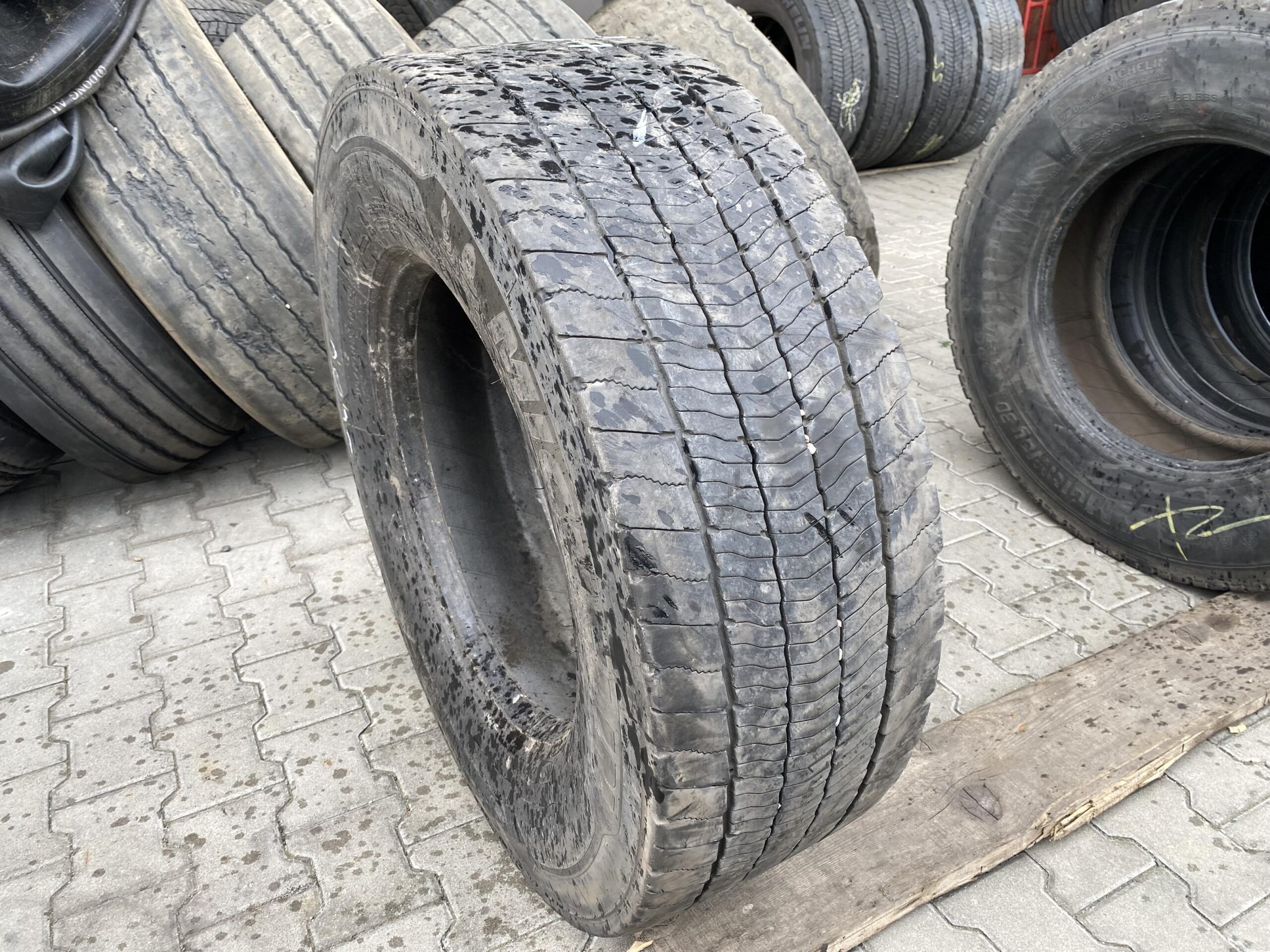 Opona ciężarowa 225/75R17.5 GITI GDR638 / 100% Bieżnika Opona ciężarowa 315/70R22.5 MICHELIN X MULTI ENERGY D / 6-7mm