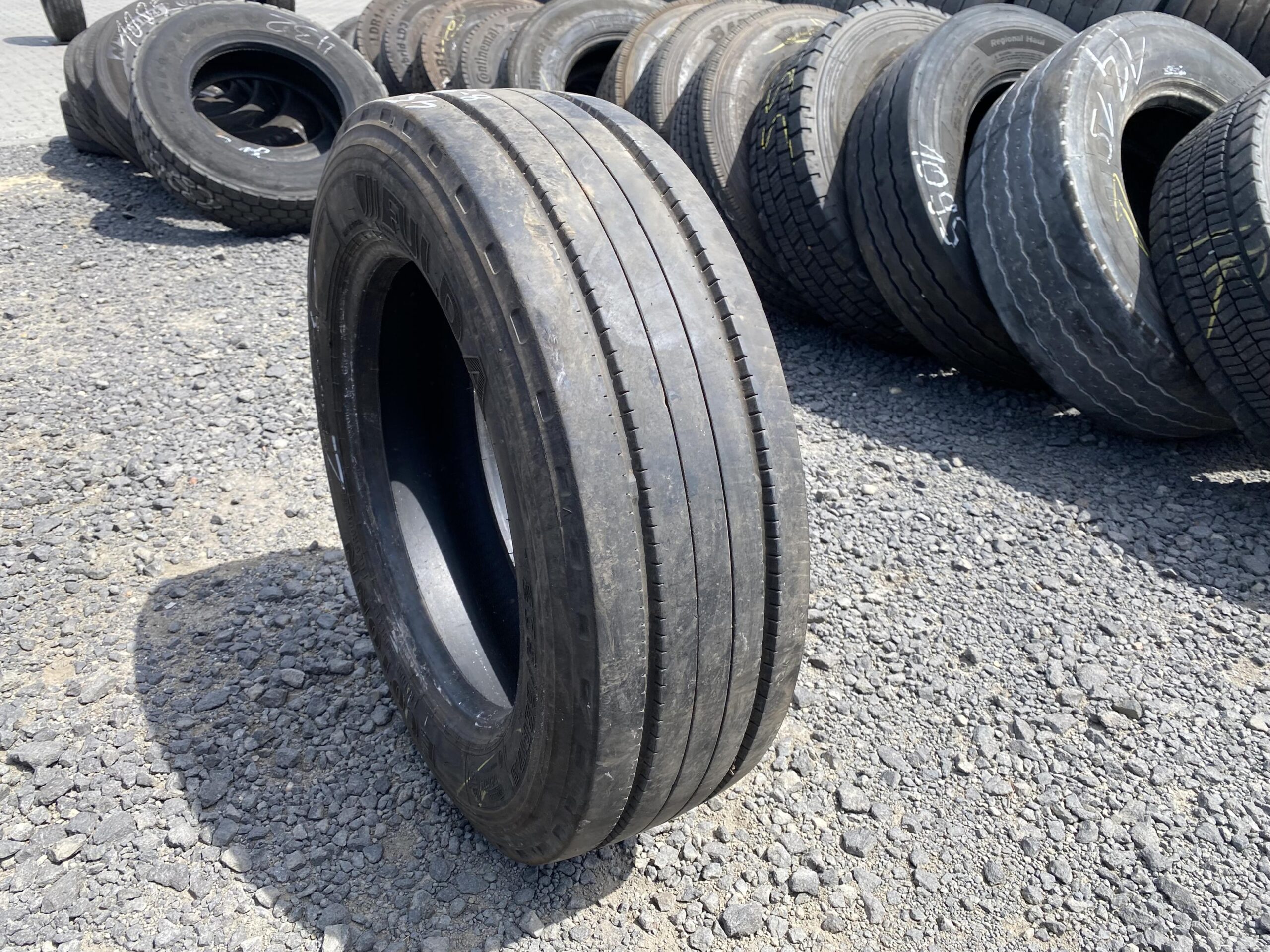 Opona ciężarowa 315/80R22.5 CARGOPOWER CDC162 / 12-13mm Opona ciężarowa 205/65R17.5 FULDA ECOTONN / 8-9mm