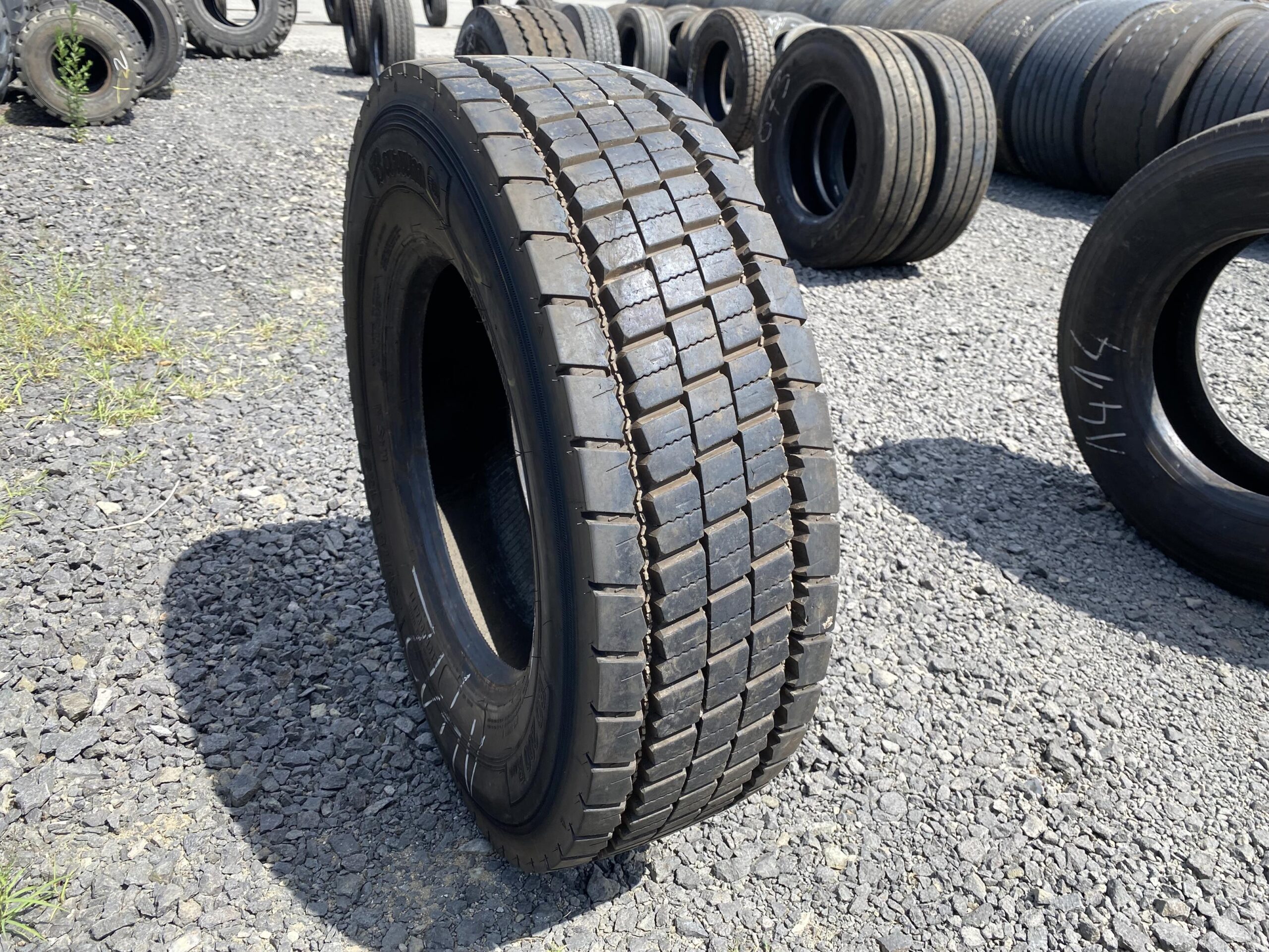 Opona ciężarowa 315/80R22.5 BIEŻNIKOWANA TYP CONTINENTAL HSC1 / 100% Bieżnika Opona ciężarowa 235/75R17.5 BARUM BD200 ROAD / 13mm