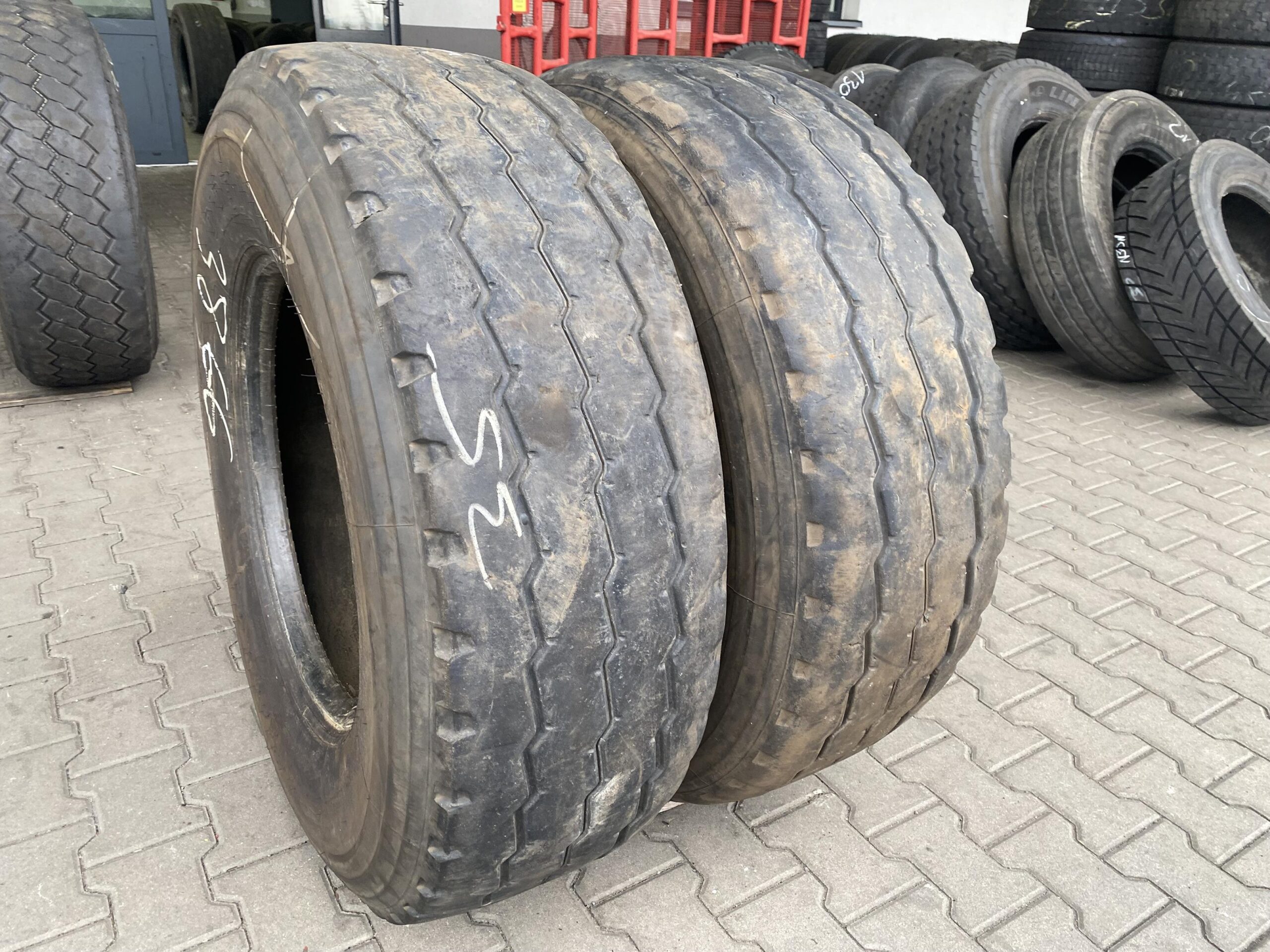 Opona ciężarowa 215/75R17.5 SEMPERIT RUNNER F2 / 12mm Opony ciężarowe 385/65R22.5 PIRELLI AP05 / 6mm