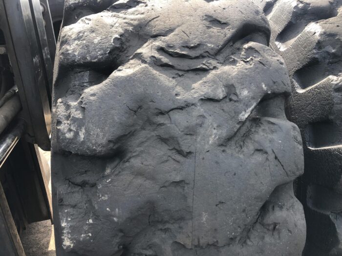 Opona przemysłowa do maszyn MICHELIN XMINE D L  skalna  bieżnika