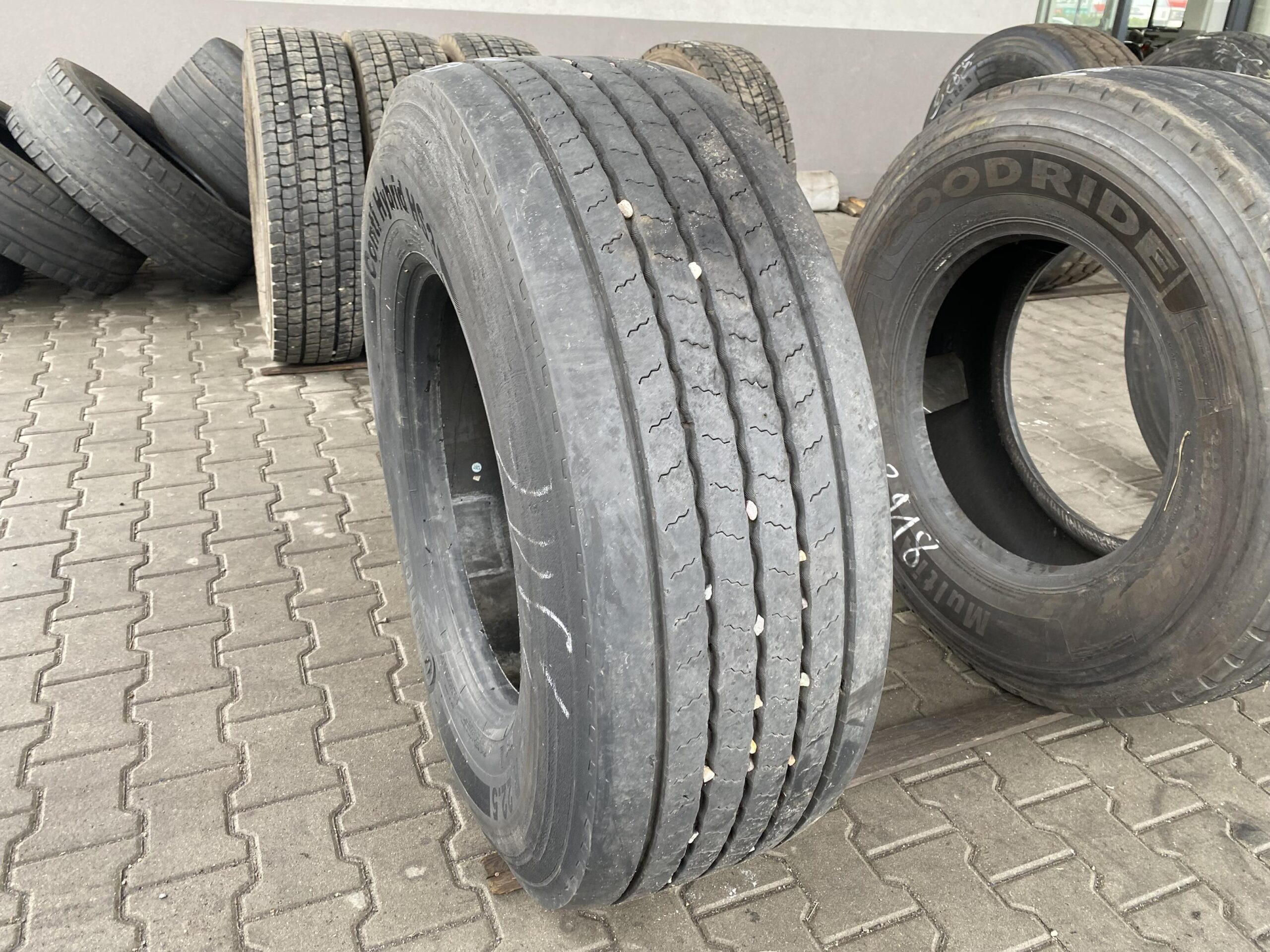 385/65R22.5 CONTINENTAL CONTI HYBRID HS3 / 10-11mm CONTINENTAL CONTI HYBRID HS