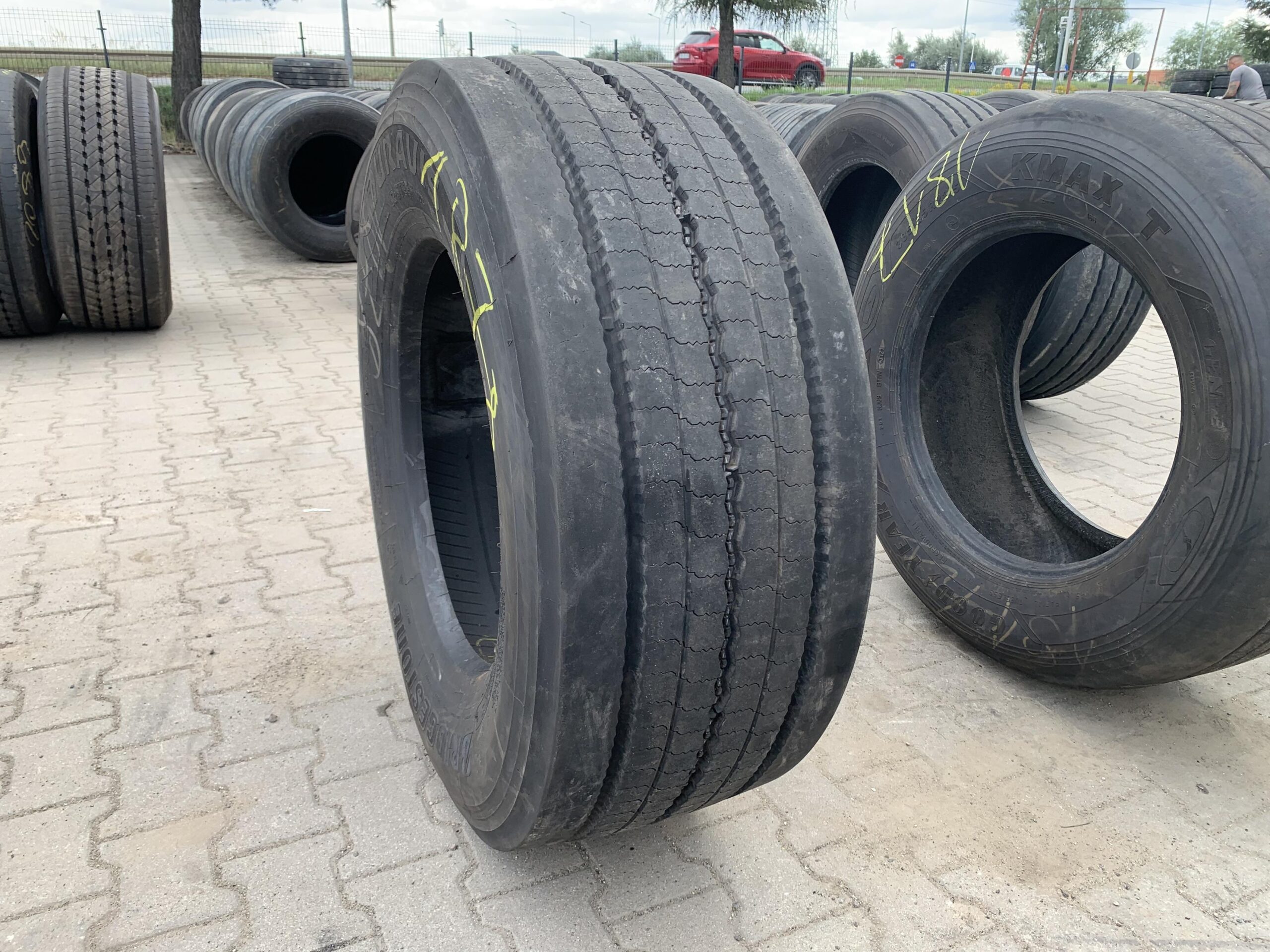 Opony ciężarowe 445/45R19.5 LINGLONG GREEN-VAN ETT100 / 10-12mm Opona ciężarowa 385/55R22.5 BRIDGESTONE DURAVIS R-STEER 002 / 12mm