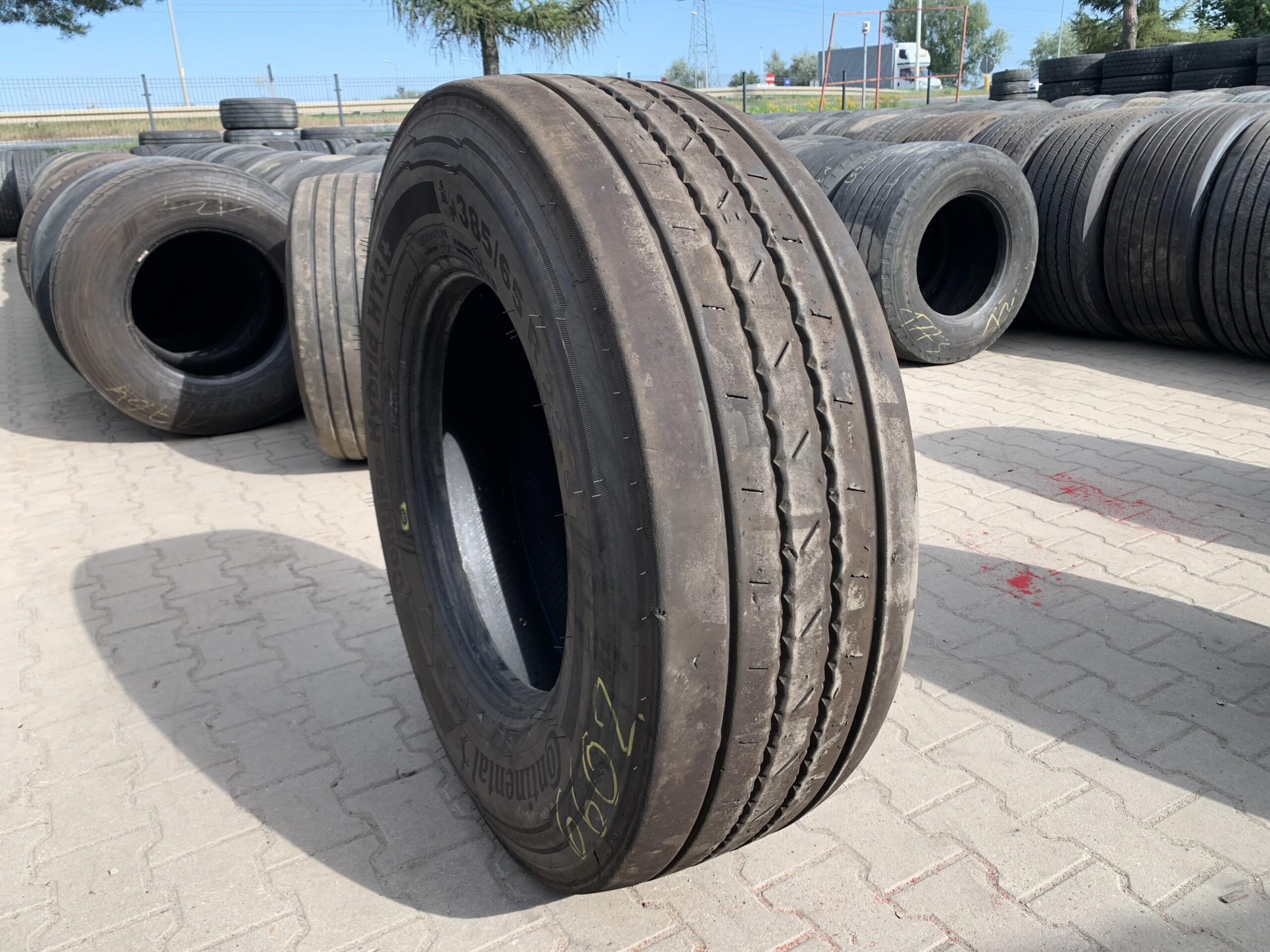 Opony ciężarowe 385/65R22.5 BIEŻNIKOWANA TYP WINDPOWER WGC28 / 100% Bieżnika Opona ciężarowa 385/65R22.5 CONTINENTAL CONTI HYBRID HT3+ / 9-10mm