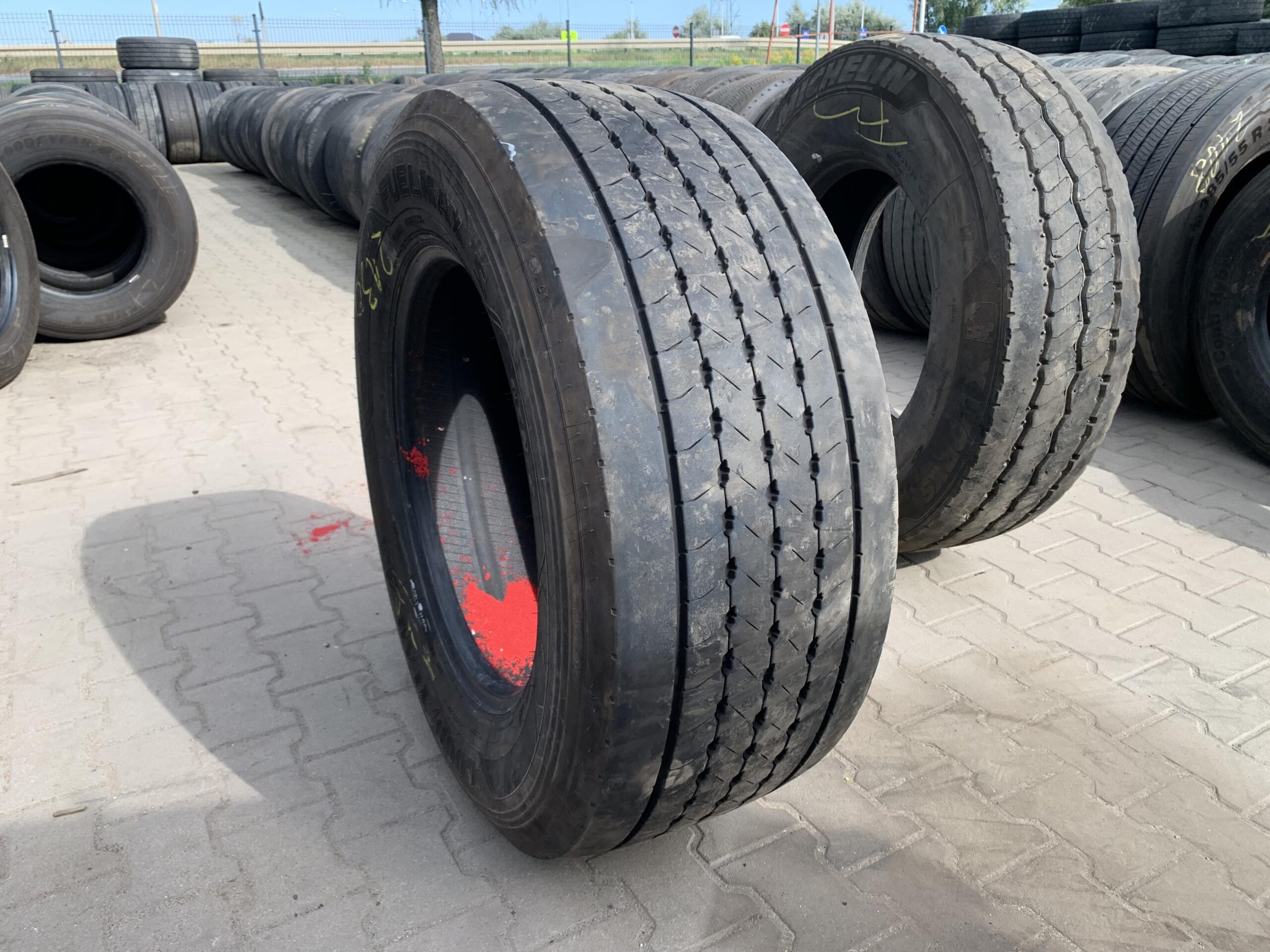 Opony ciężarowe 385/65R22.5 BIEŻNIKOWANA TYP WINDPOWER WGC28 / 100% Bieżnika Opona ciężarowa 385/55R22.5 GOODYEAR FUELMAX S GEN-2 / 8-9mm