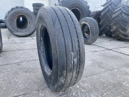  Opona ciężarowa 235/75R17.5 SEMPERIT RUNNER T2  / 8-9MM